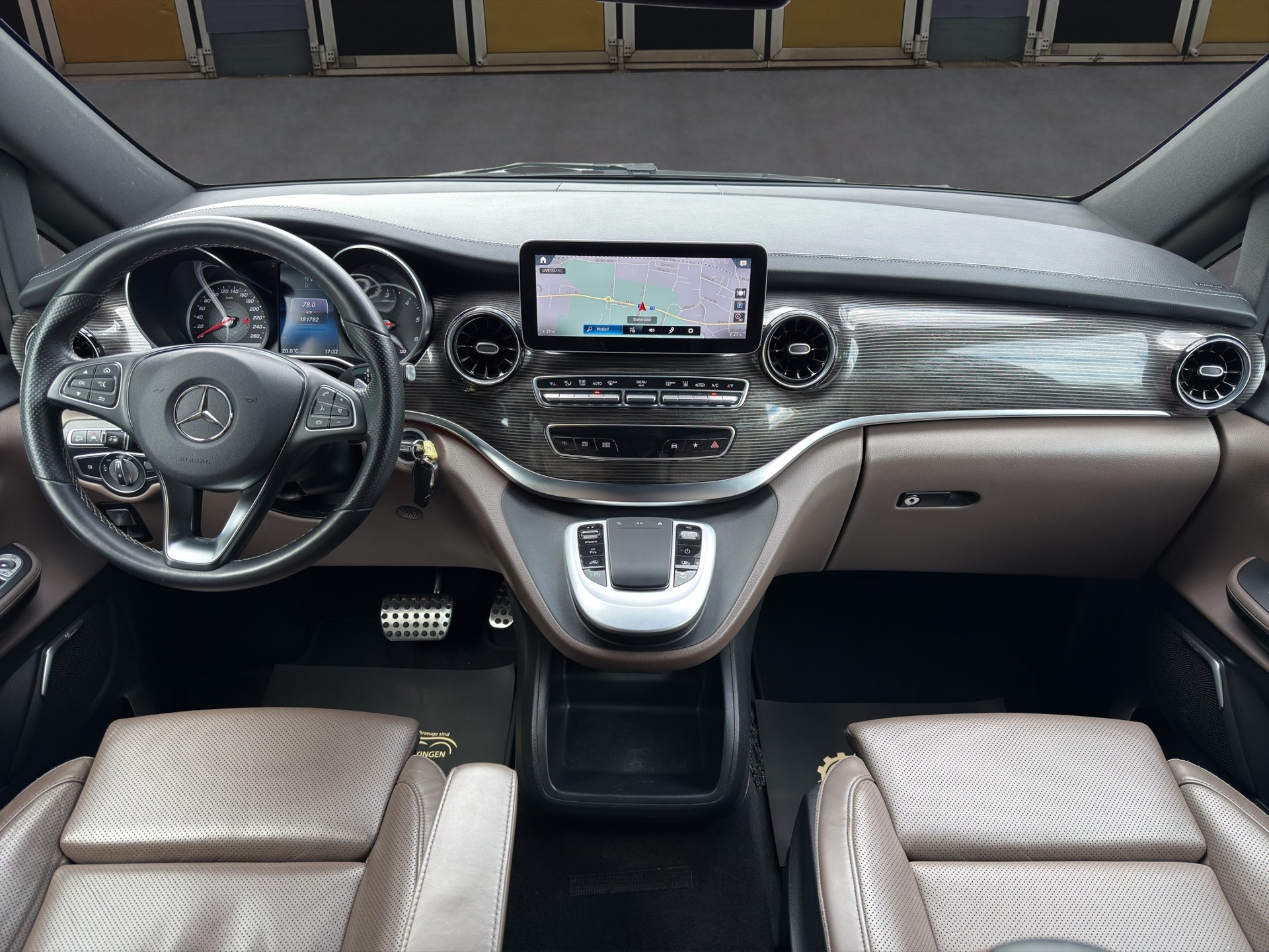 MERCEDES-BENZ V 300 d extralang Avantgarde 4Matic 9G-Tronic-image-10