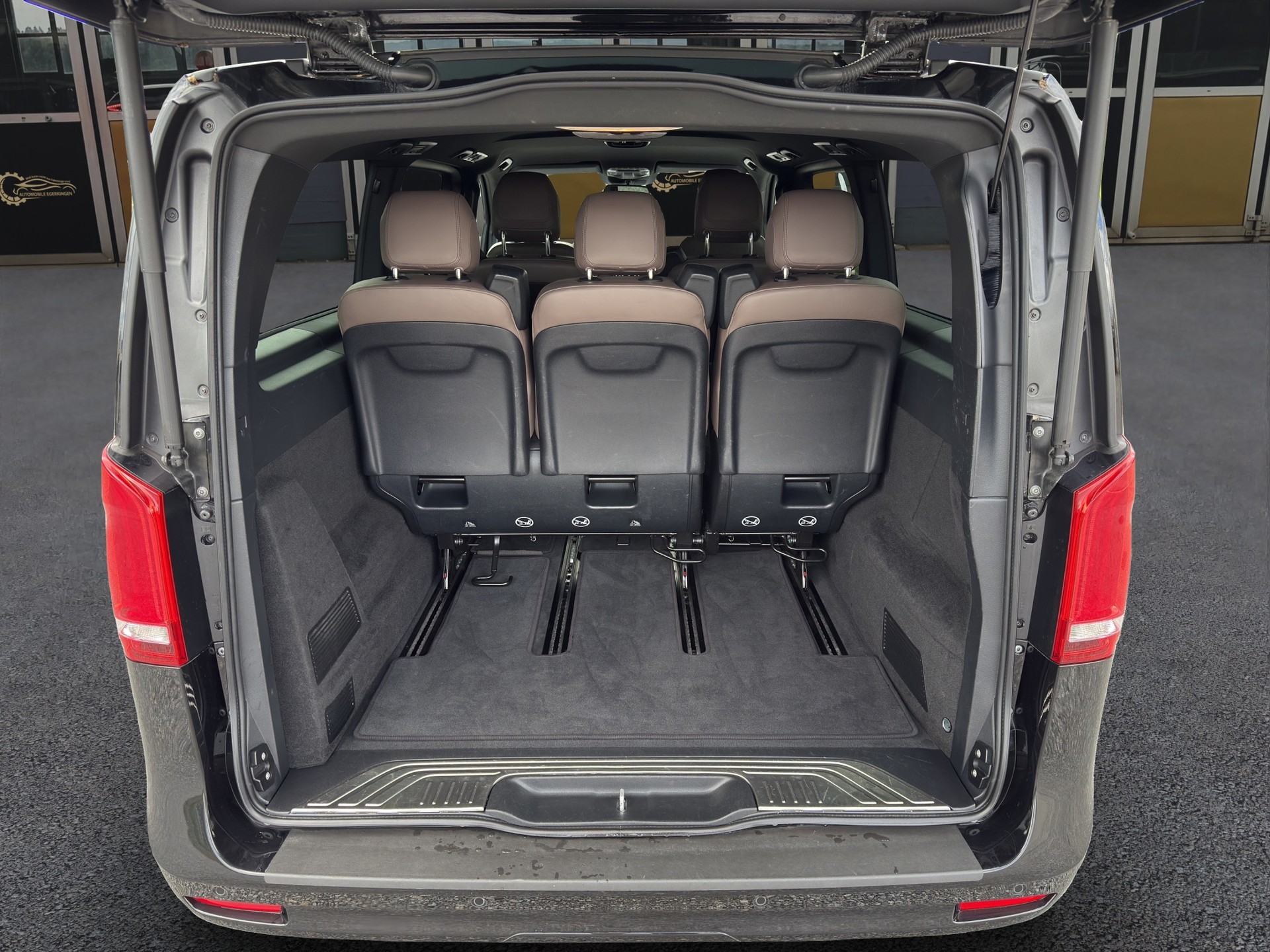 MERCEDES-BENZ V 300 d extralang Avantgarde 4Matic 9G-Tronic-image-14