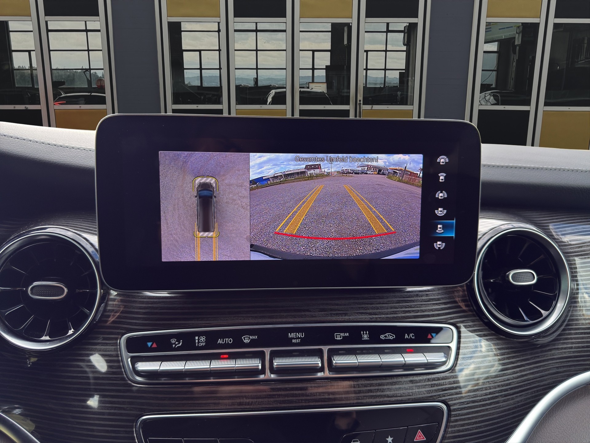 MERCEDES-BENZ V 300 d extralang Avantgarde 4Matic 9G-Tronic-image-16