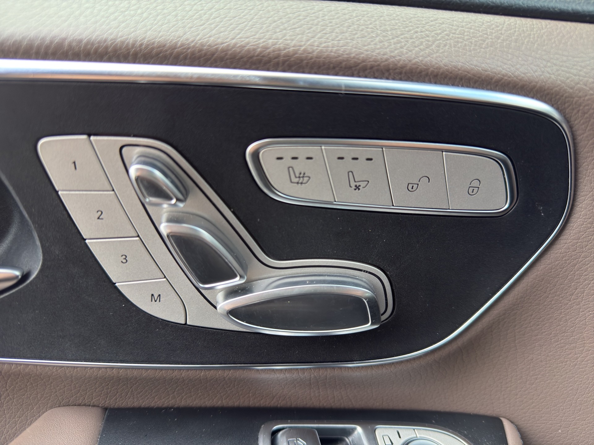 MERCEDES-BENZ V 300 d extralang Avantgarde 4Matic 9G-Tronic-image-17