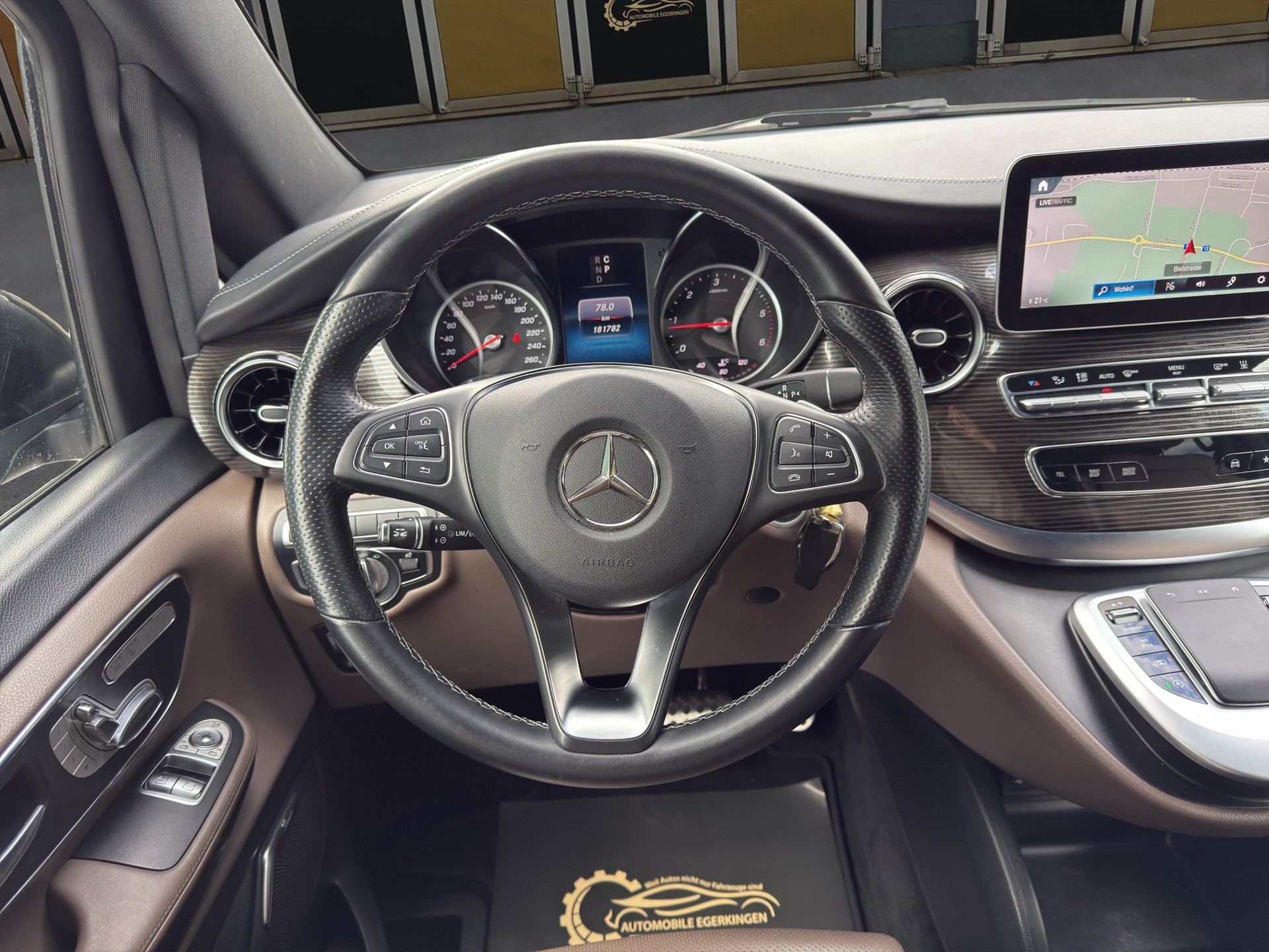 MERCEDES-BENZ V 300 d extralang Avantgarde 4Matic 9G-Tronic-image-11