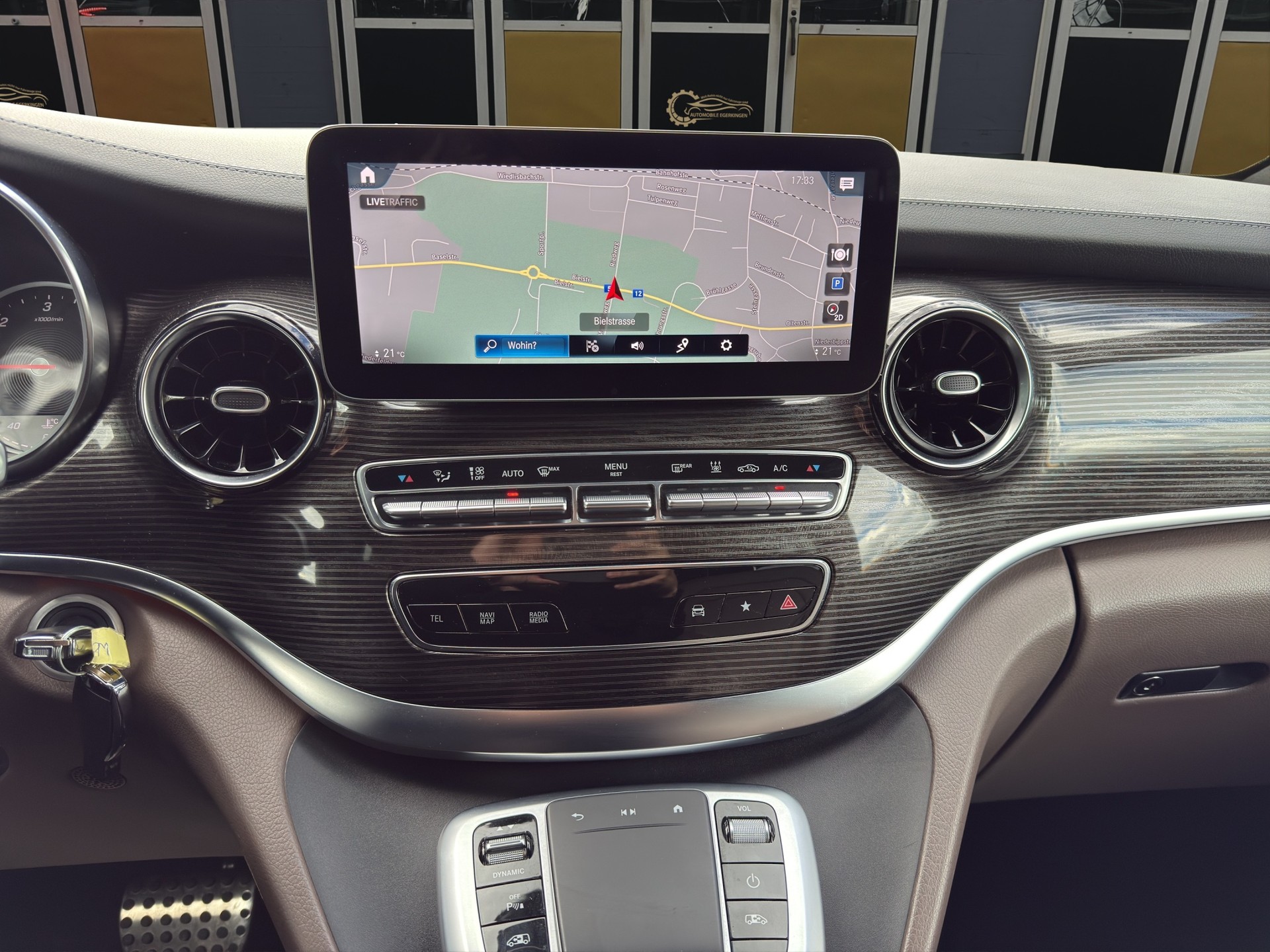 MERCEDES-BENZ V 300 d extralang Avantgarde 4Matic 9G-Tronic-image-15