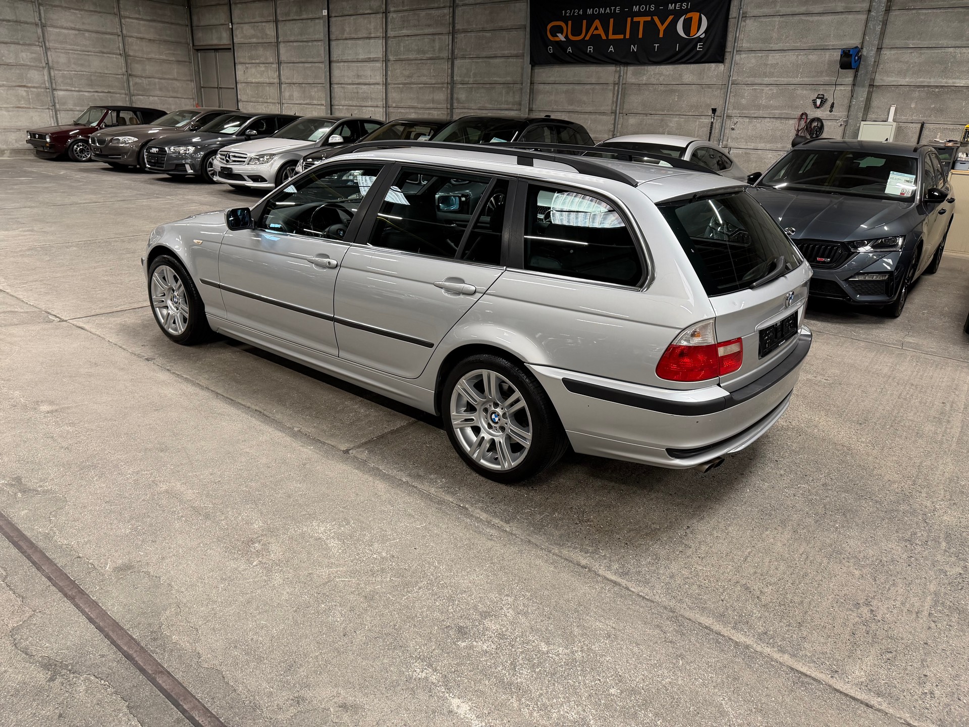 BMW 320i Touring-image-5