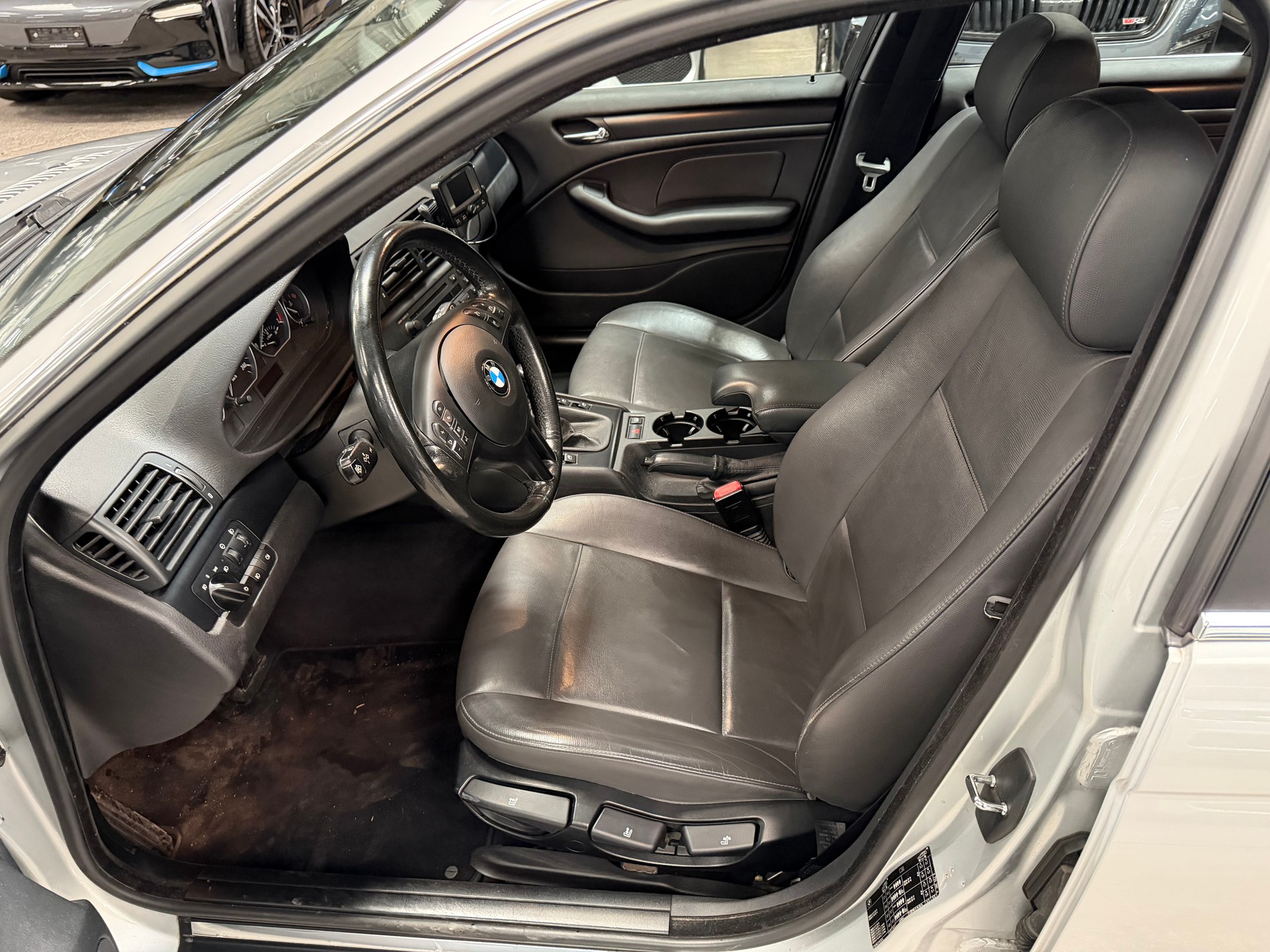BMW 320i Touring-image-8