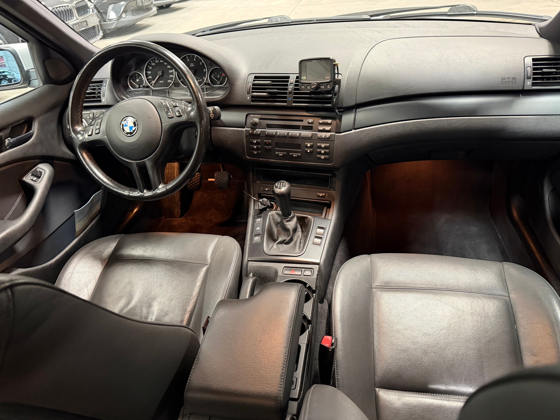 BMW 320i Touring-image-11
