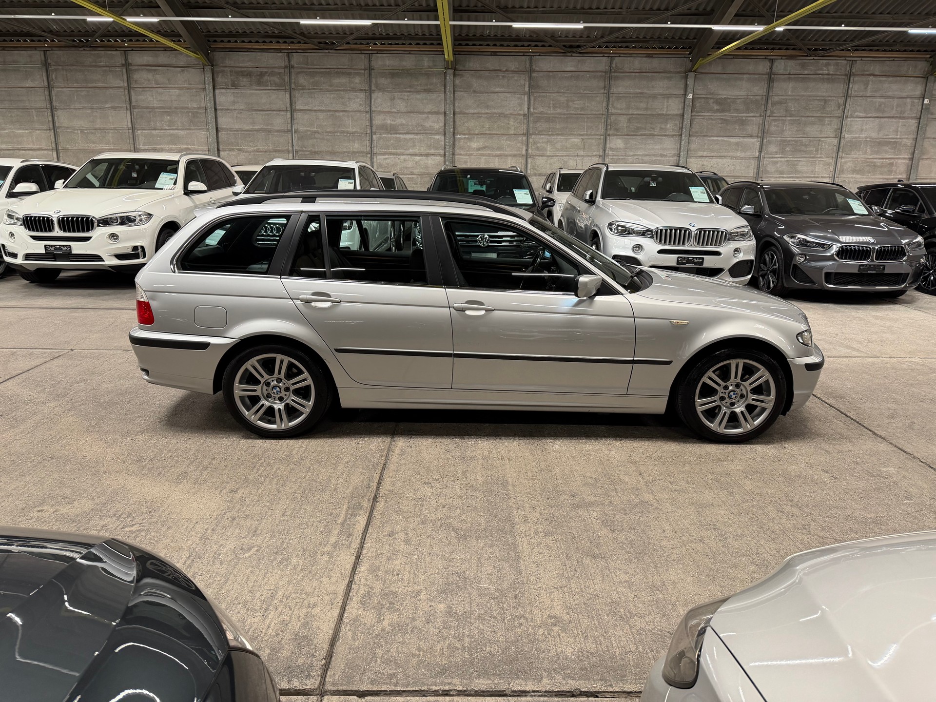 BMW 320i Touring-image-2