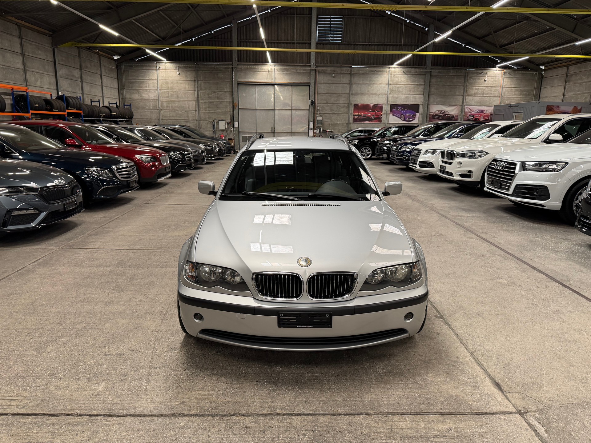 BMW 320i Touring-image-7