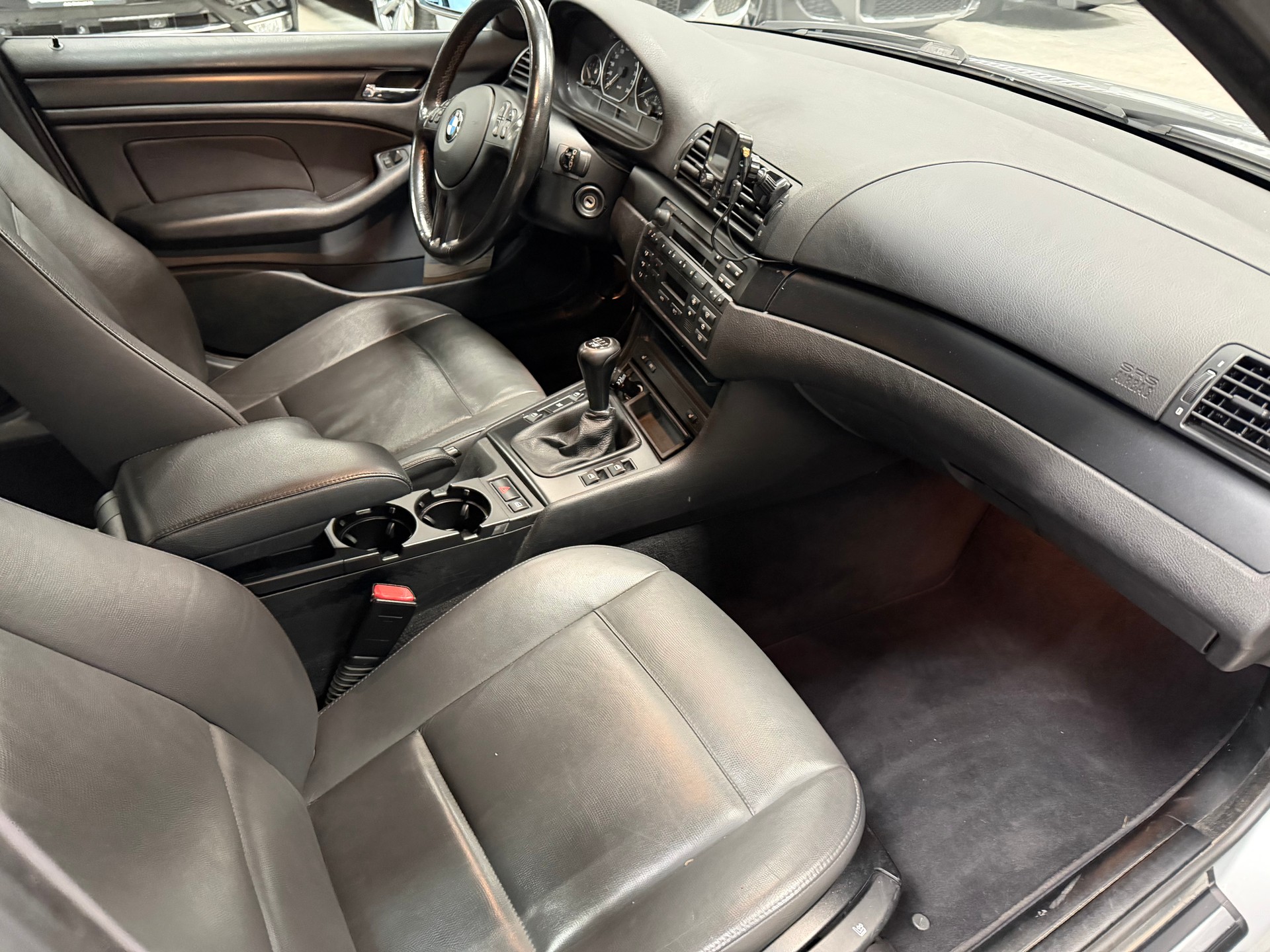 BMW 320i Touring-image-13