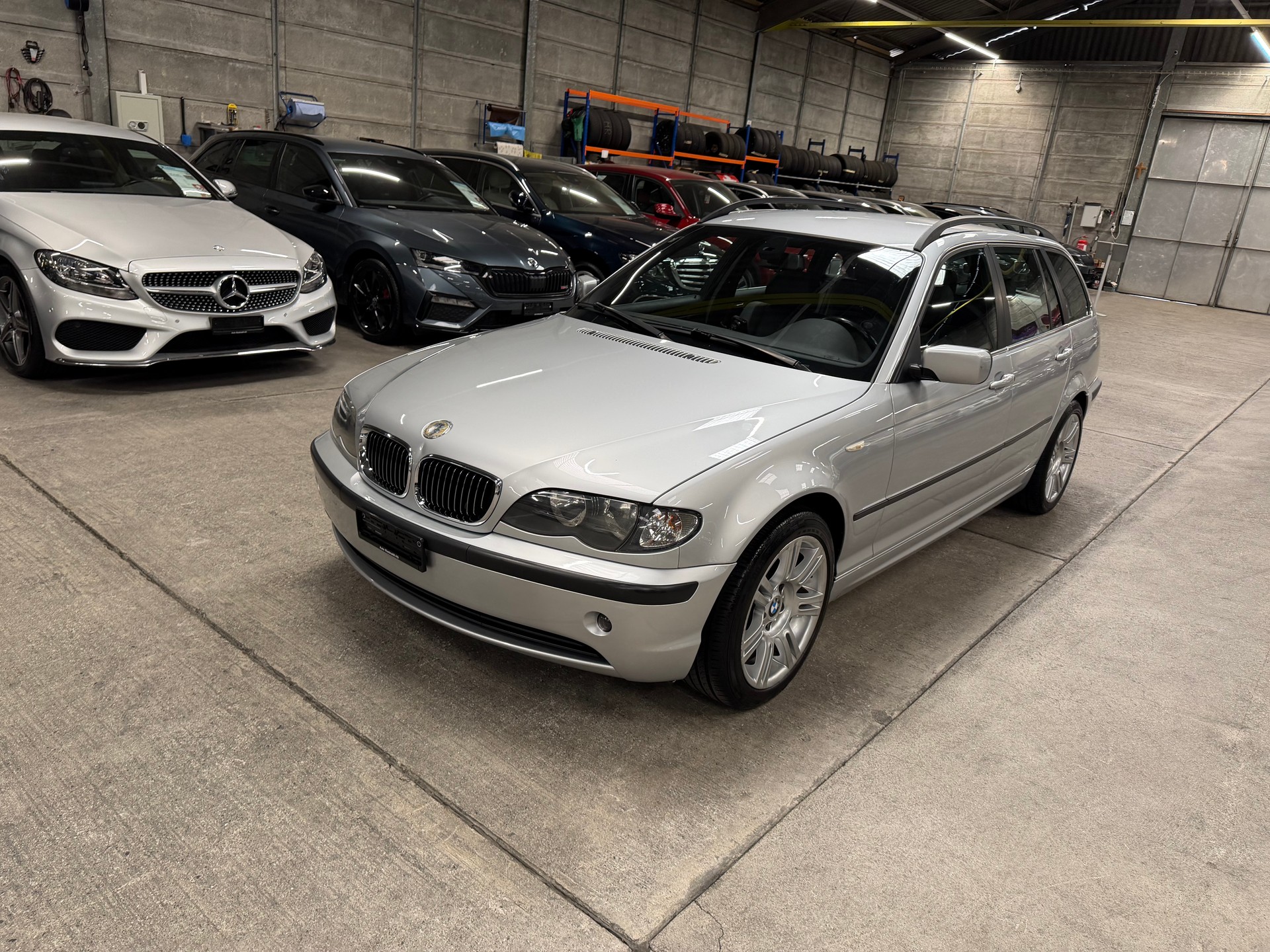 BMW 320i Touring-image-6