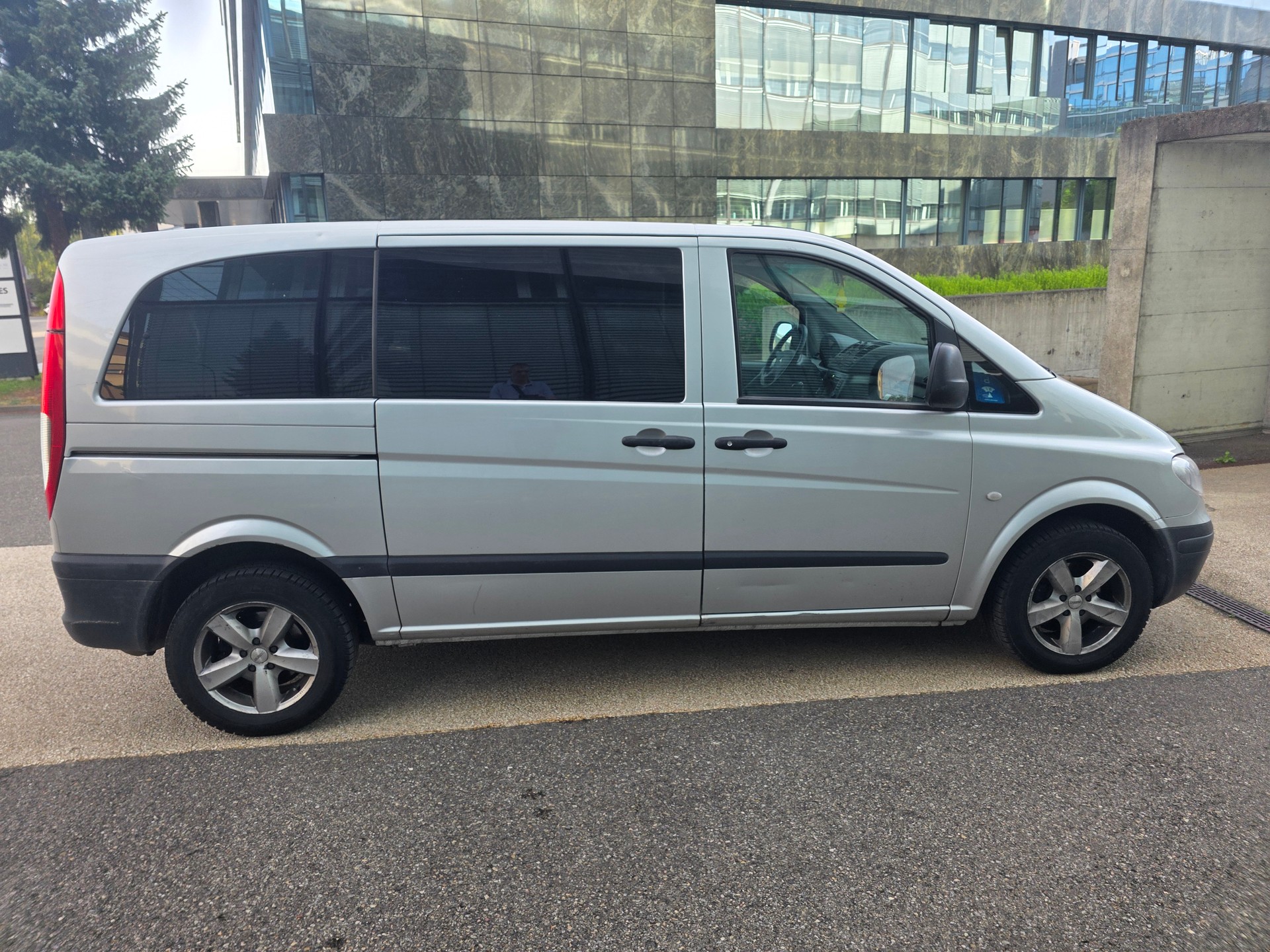MERCEDES-BENZ Vito 111 CDI-image-2