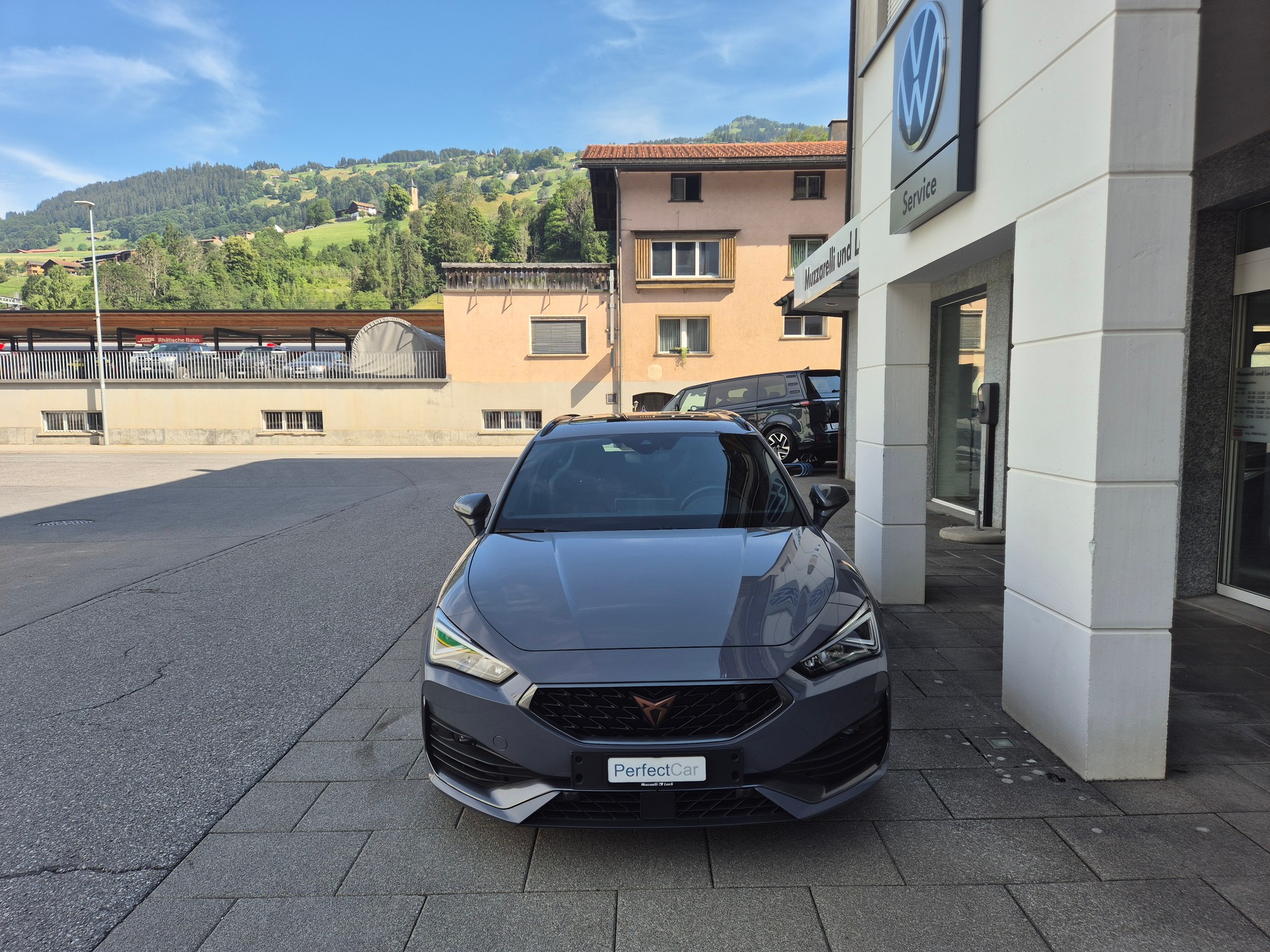 CUPRA LEON ST 2.0 TSI VZ DSG 4Drive-image-2