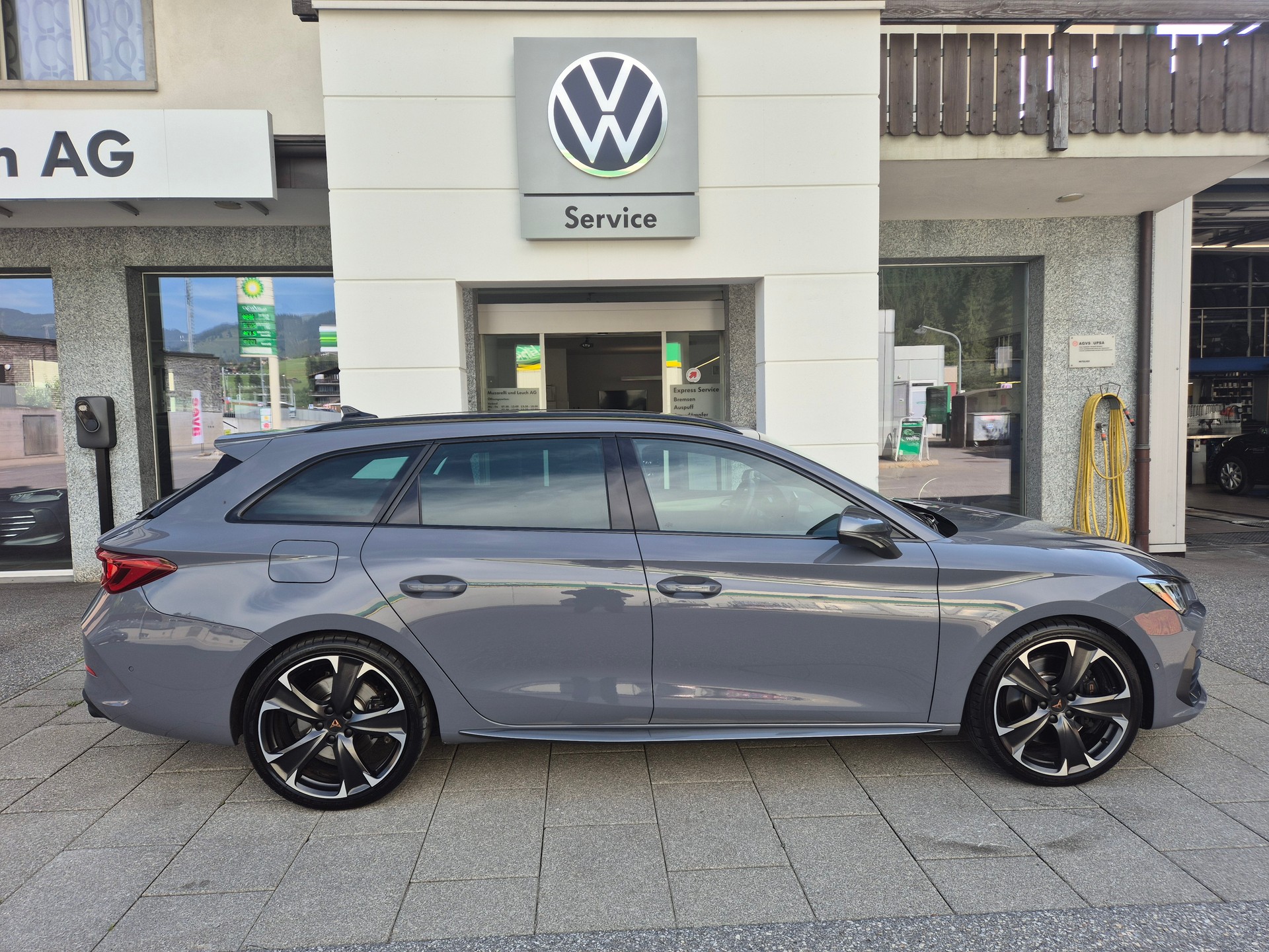CUPRA LEON ST 2.0 TSI VZ DSG 4Drive-image-3