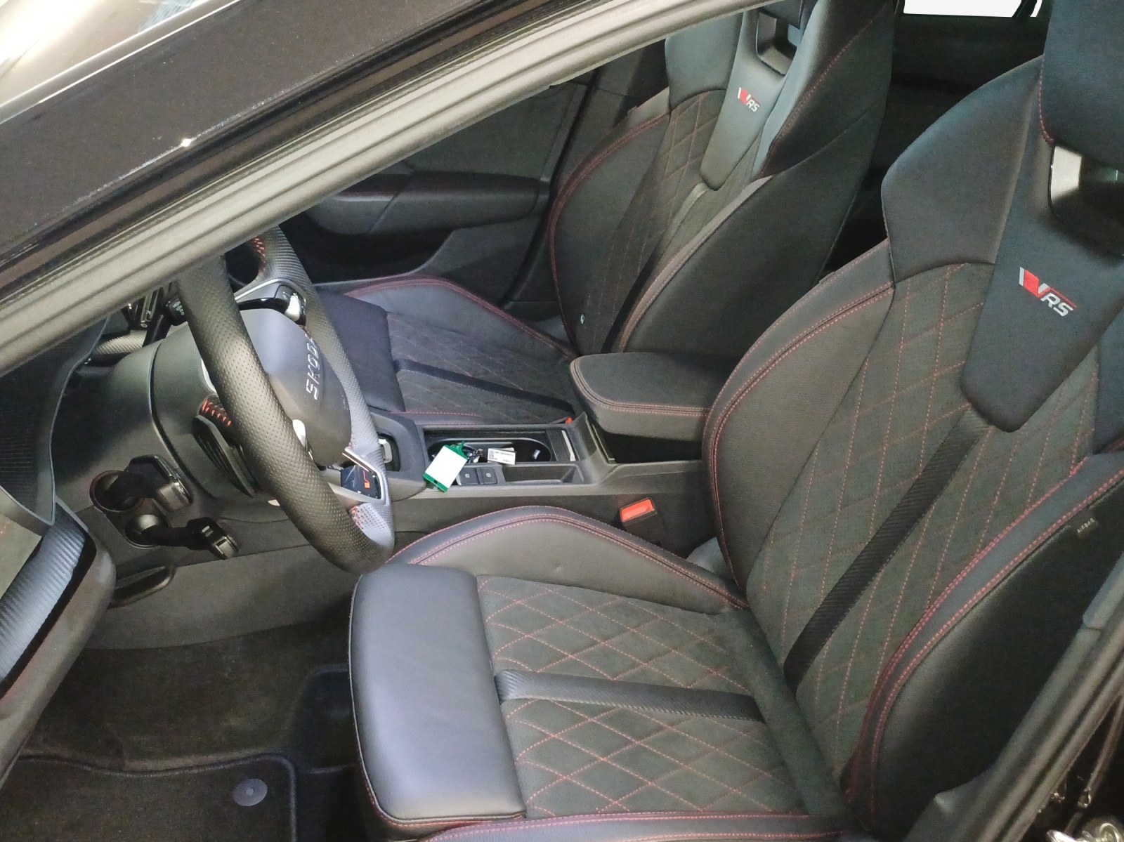 SKODA Octavia Combi 2.0 TSI DSG RS 30 Years Edition-image-7