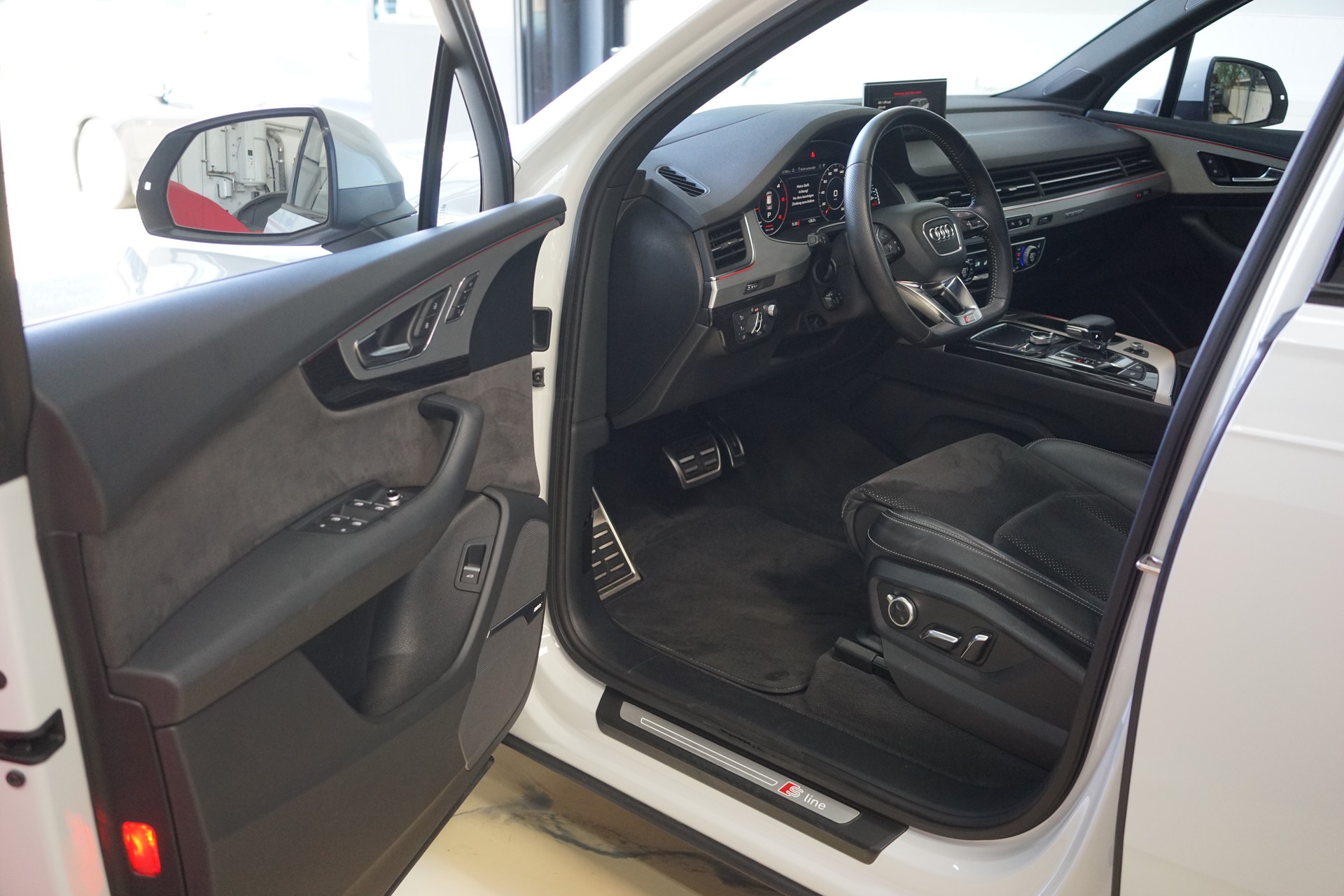 AUDI Q7 3.0 TDI quattro tiptronic-image-14