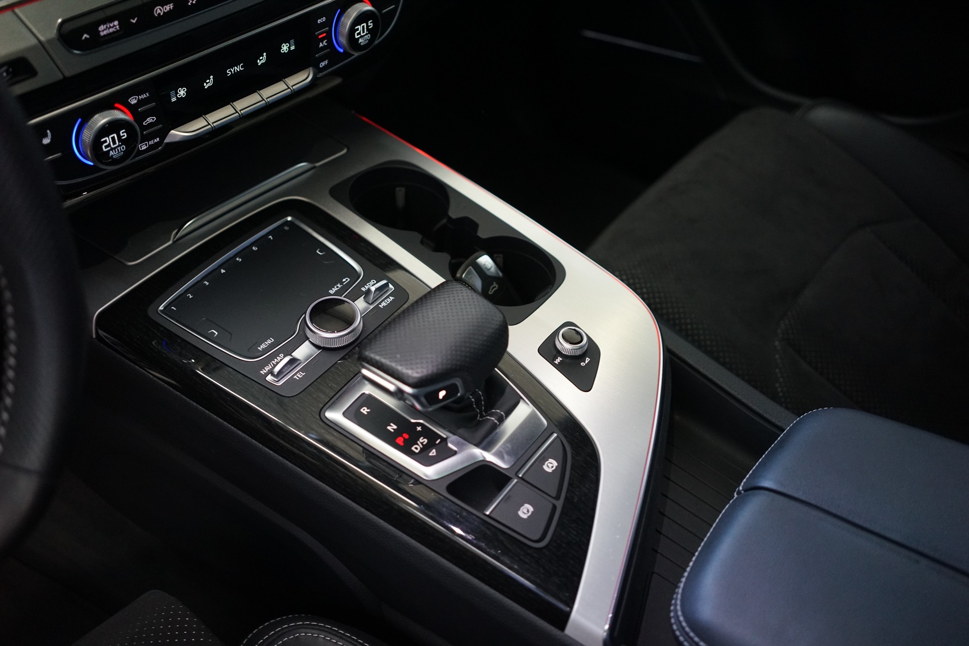 AUDI Q7 3.0 TDI quattro tiptronic-image-17
