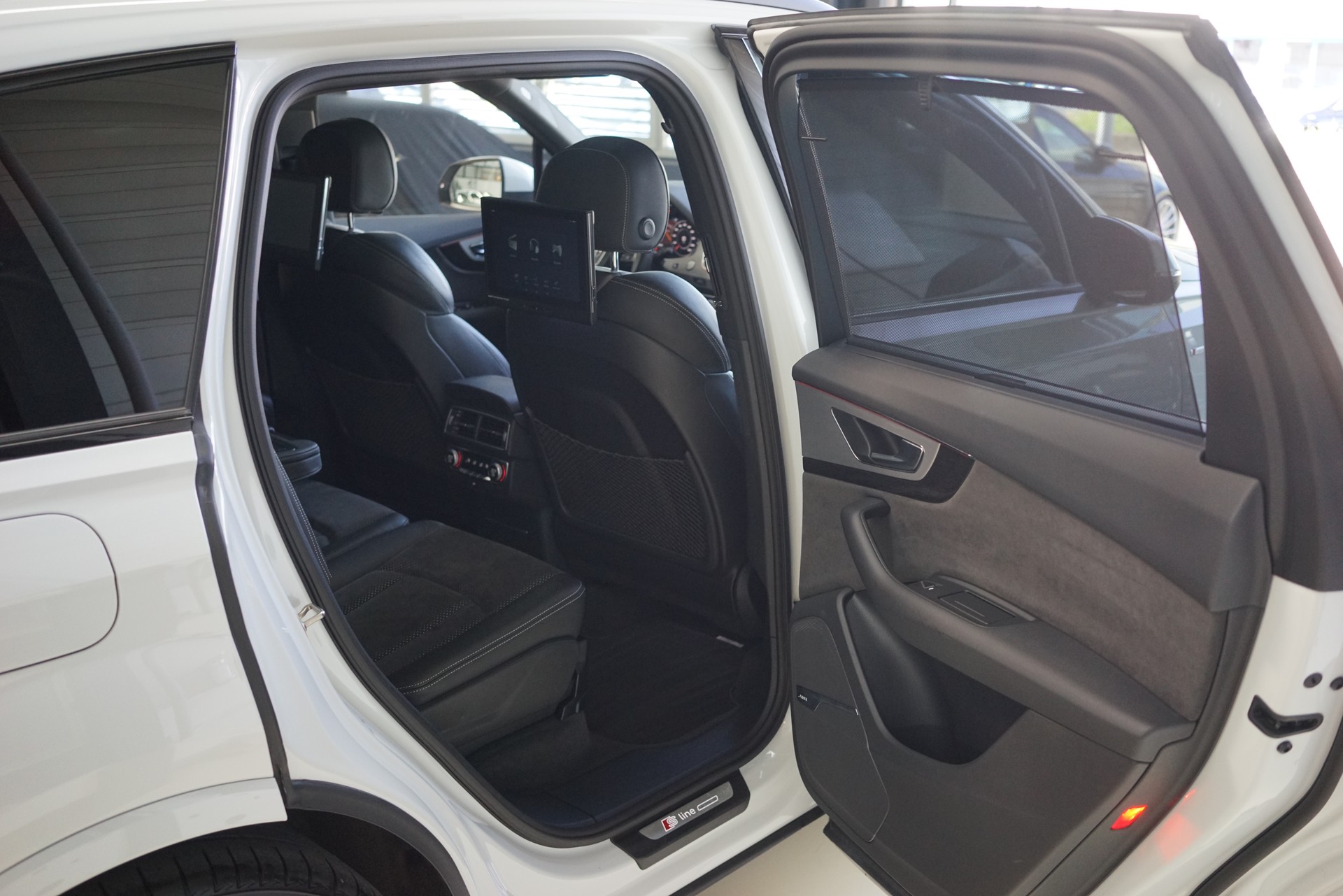 AUDI Q7 3.0 TDI quattro tiptronic-image-28