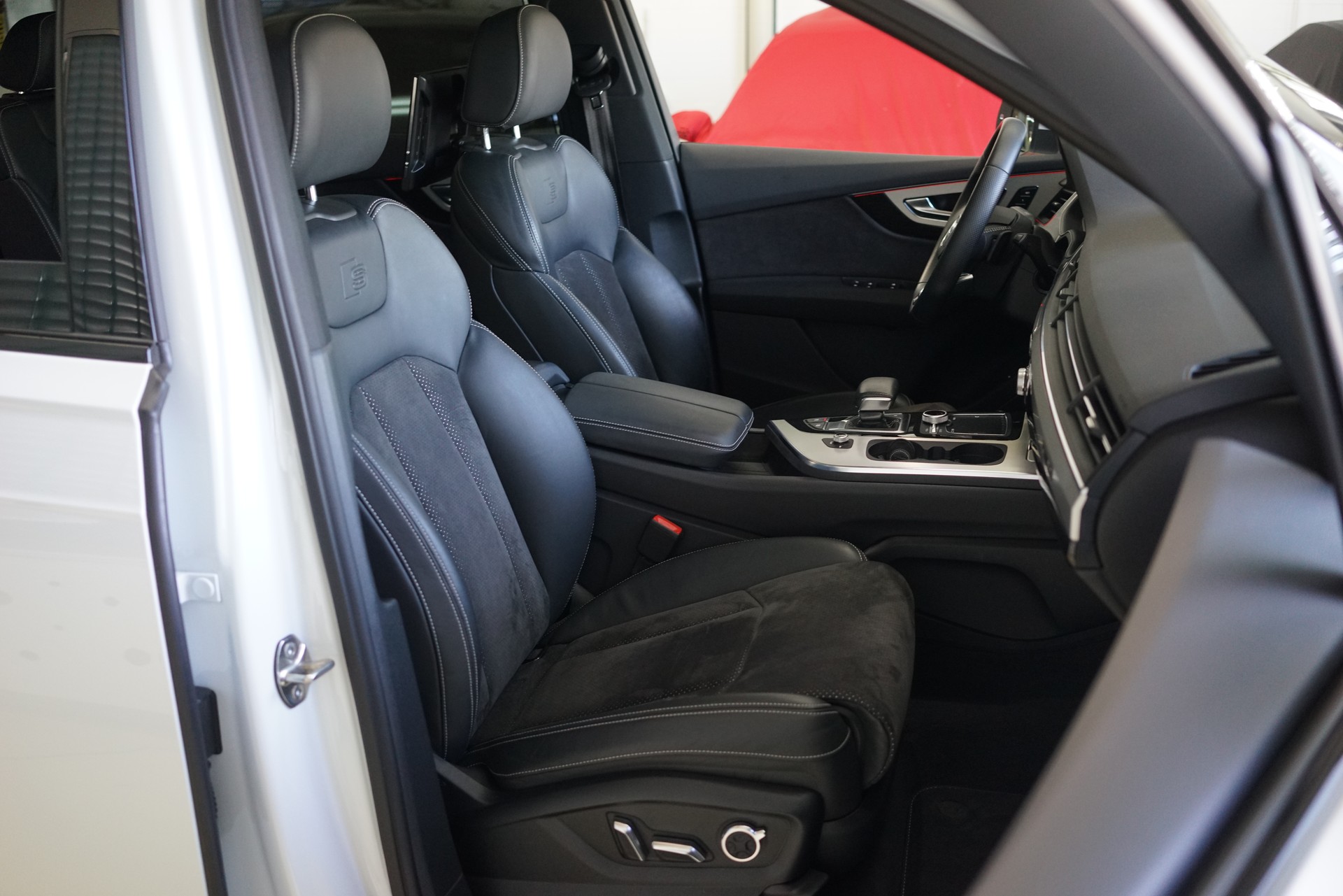 AUDI Q7 3.0 TDI quattro tiptronic-image-31