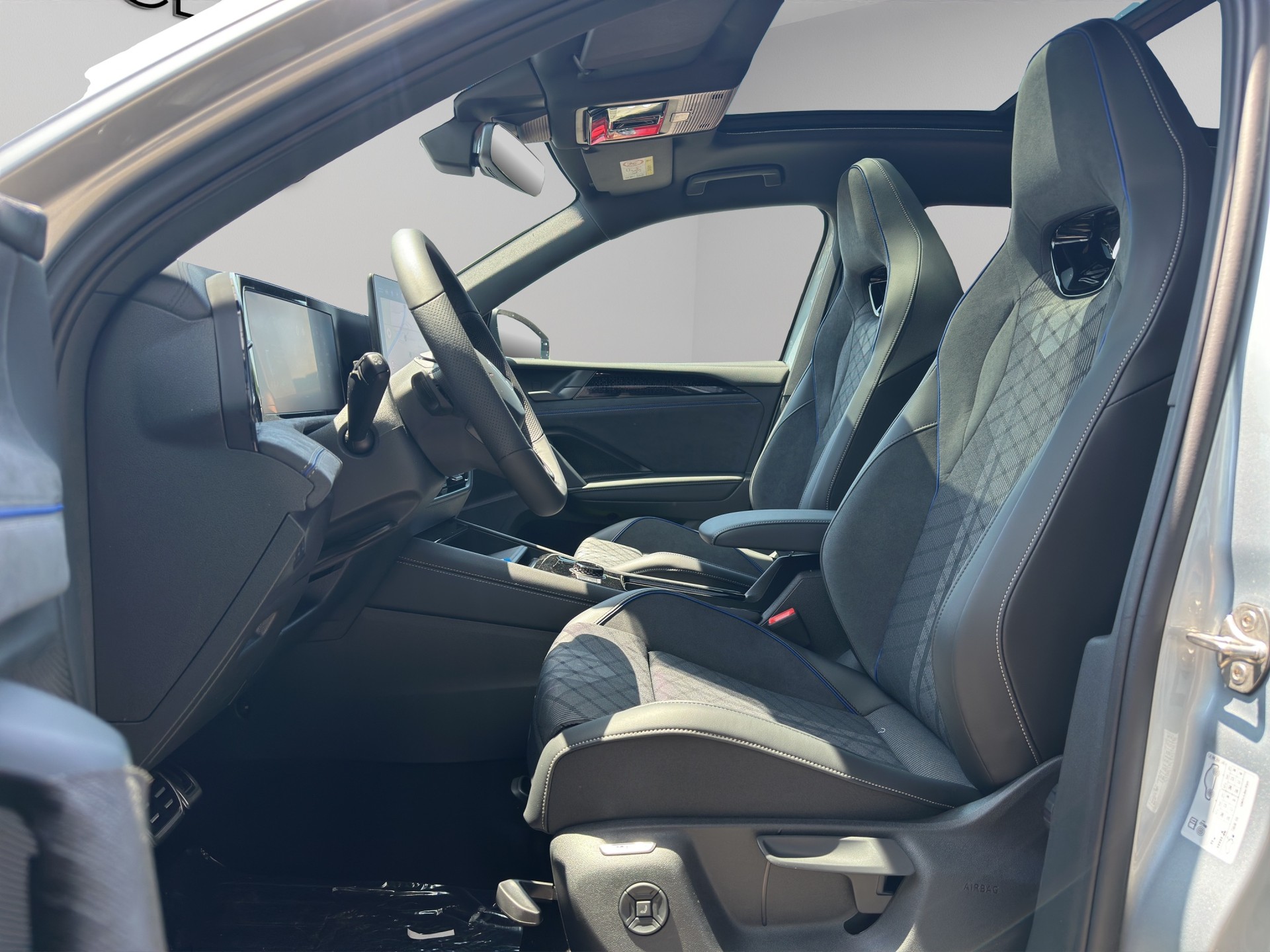 VW Tiguan 2.0 TDI SCR R-Line United 4Motion DSG-image-8