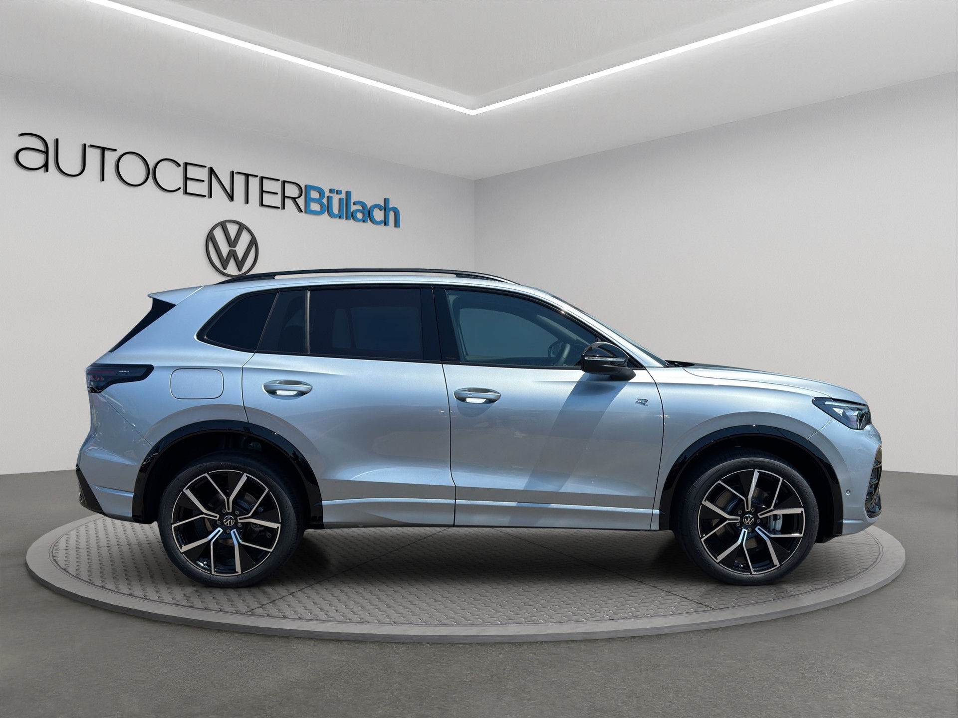 VW Tiguan 2.0 TDI SCR R-Line United 4Motion DSG-image-3