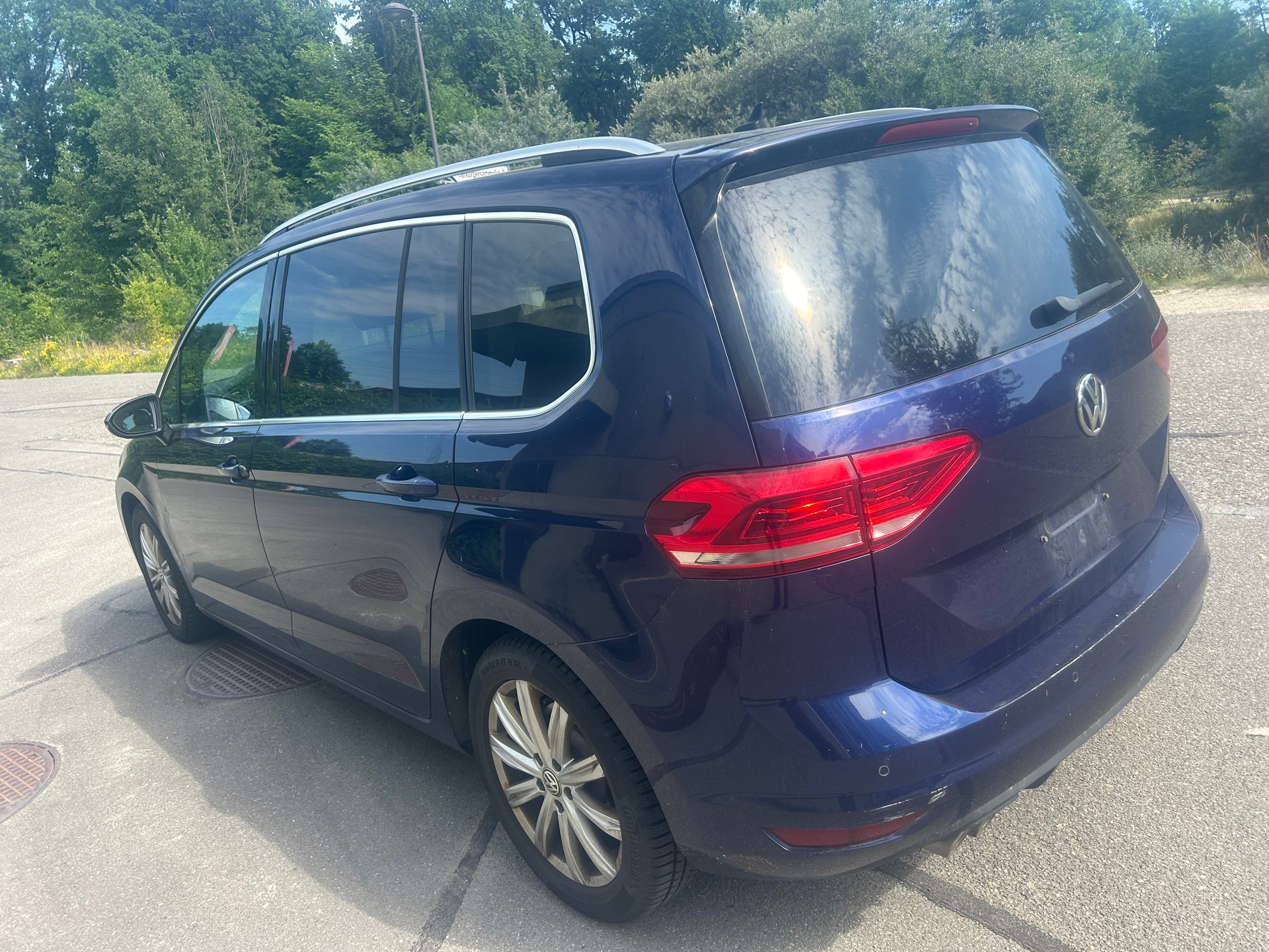 VW Touran 2.0 TDI BlueMotion Technology Highline DSG-image-4