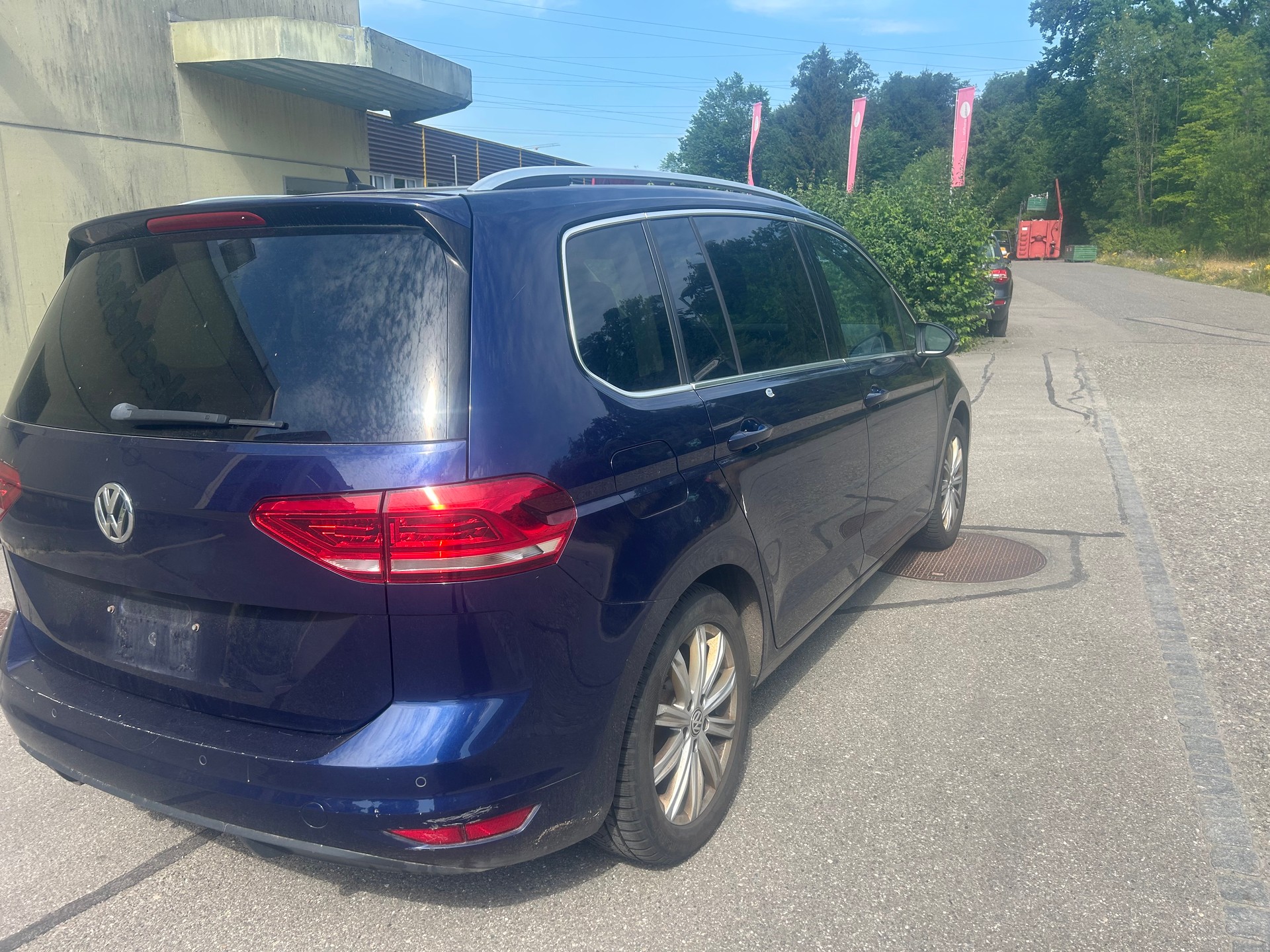 VW Touran 2.0 TDI BlueMotion Technology Highline DSG-image-2