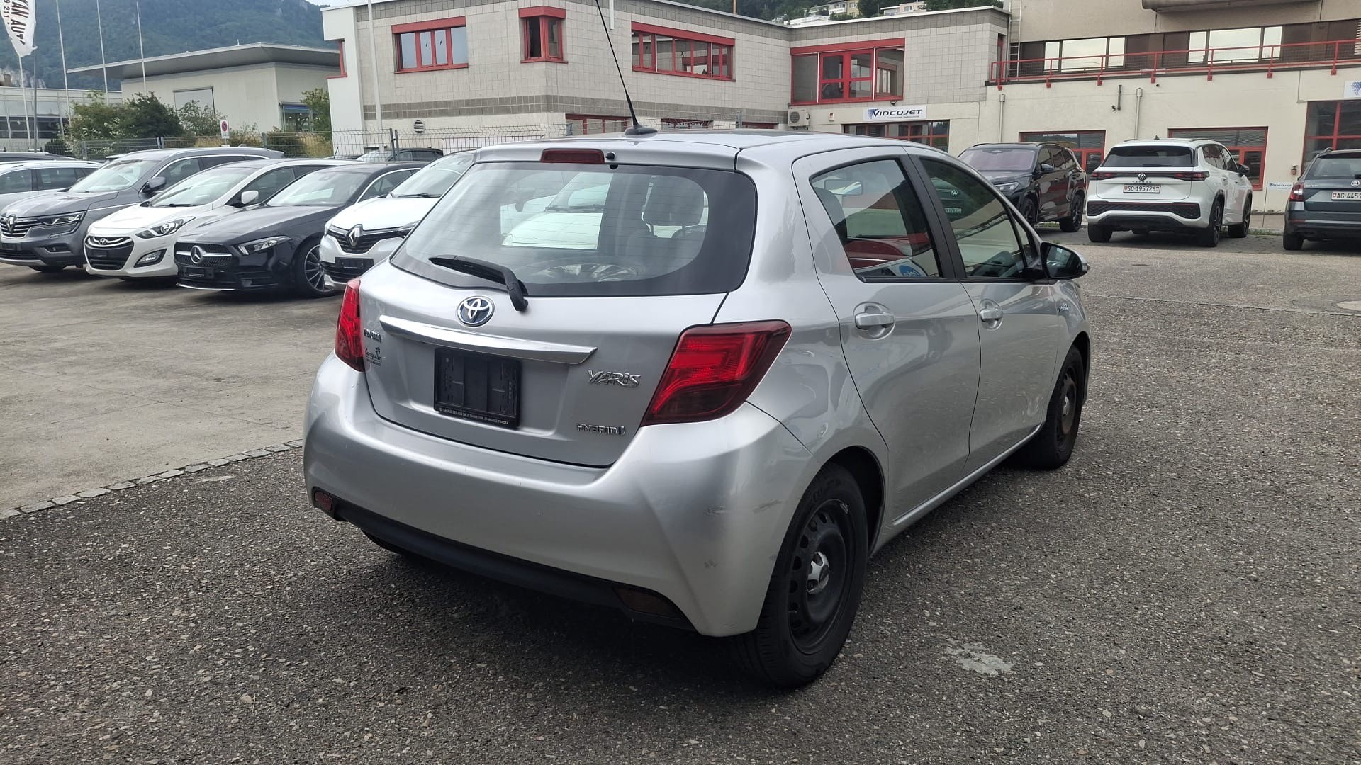 TOYOTA Yaris 1.5 VVT-i Hybrid Trend e-CVT-image-4