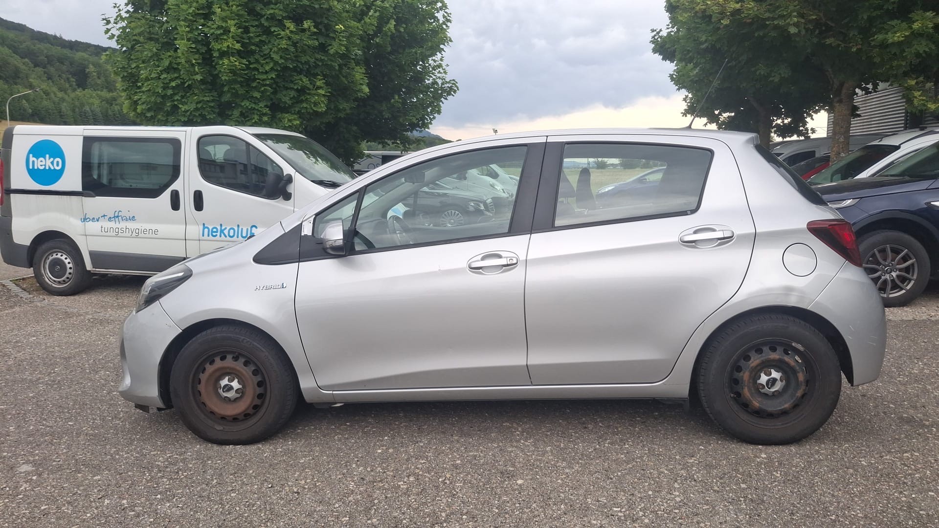 TOYOTA Yaris 1.5 VVT-i Hybrid Trend e-CVT-image-6