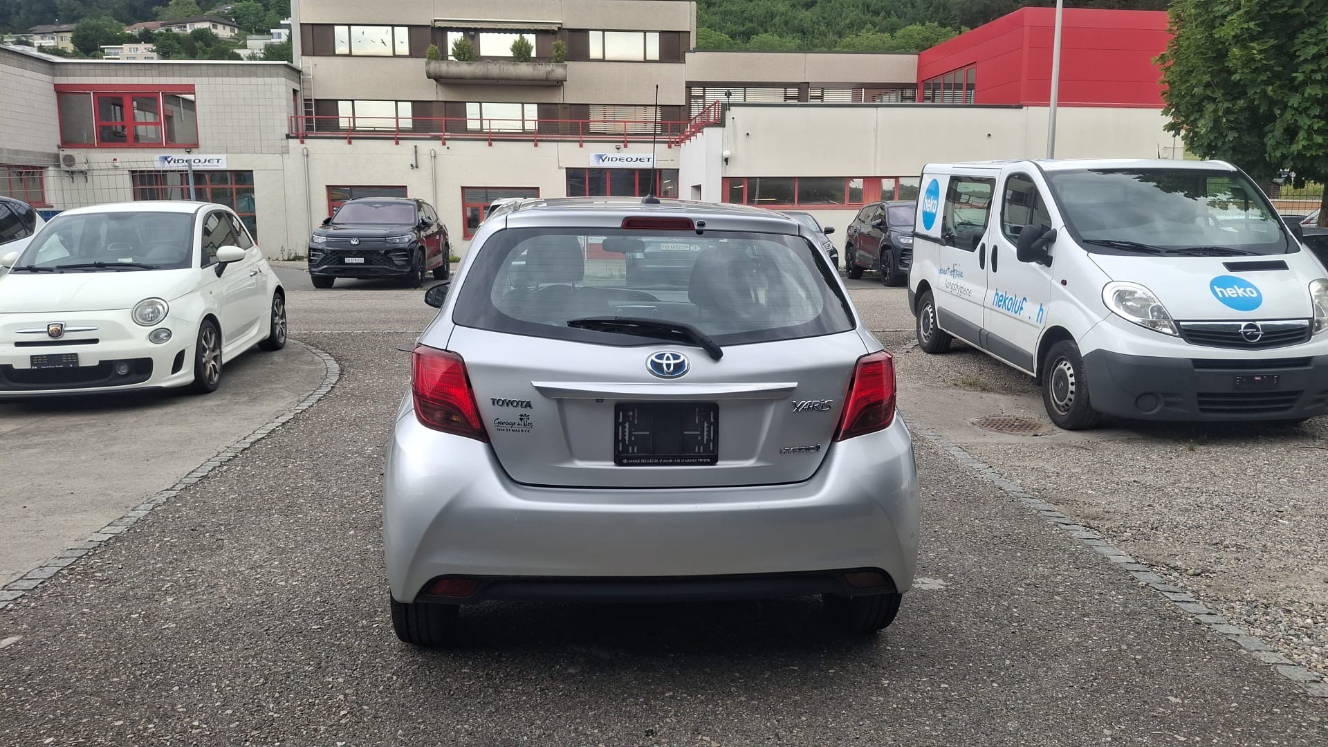 TOYOTA Yaris 1.5 VVT-i Hybrid Trend e-CVT-image-9