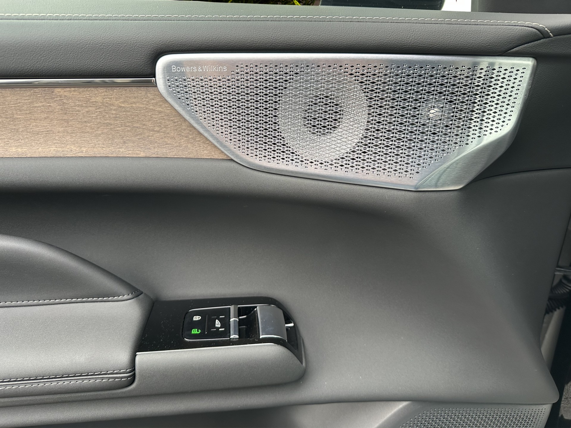 VOLVO ES90 Ultra-image-13