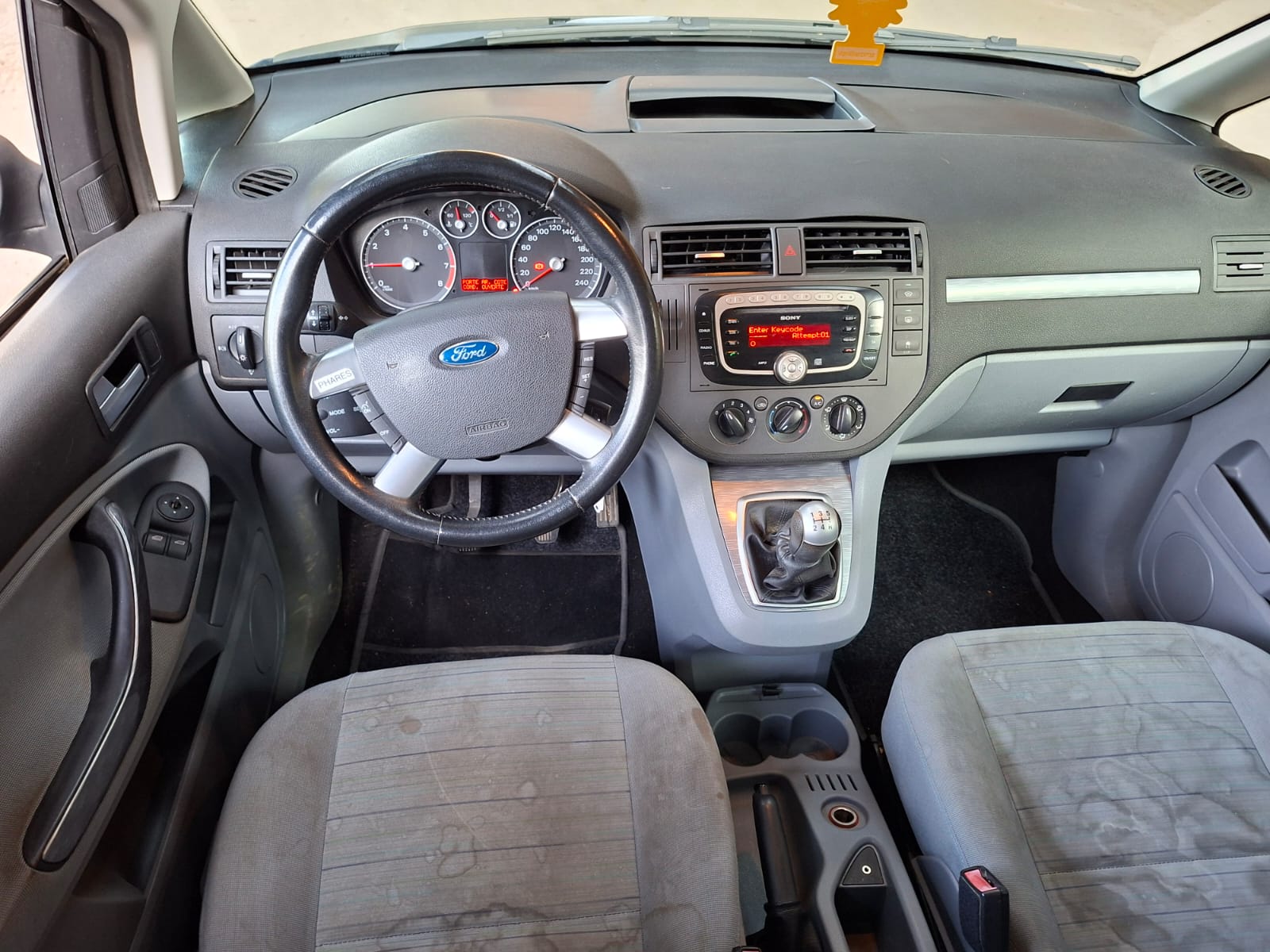 FORD C-Max 1.8 Flexifuel Titanium-image-11