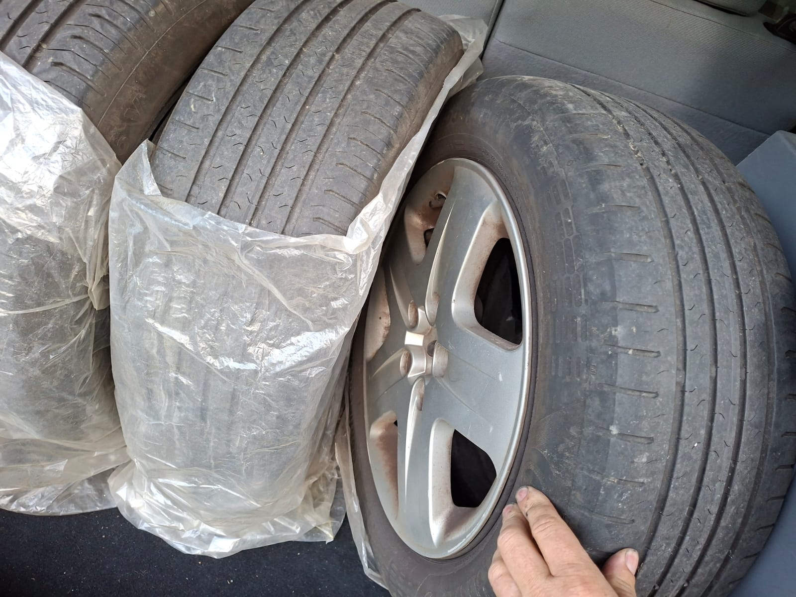 FORD C-Max 1.8 Flexifuel Titanium-image-9