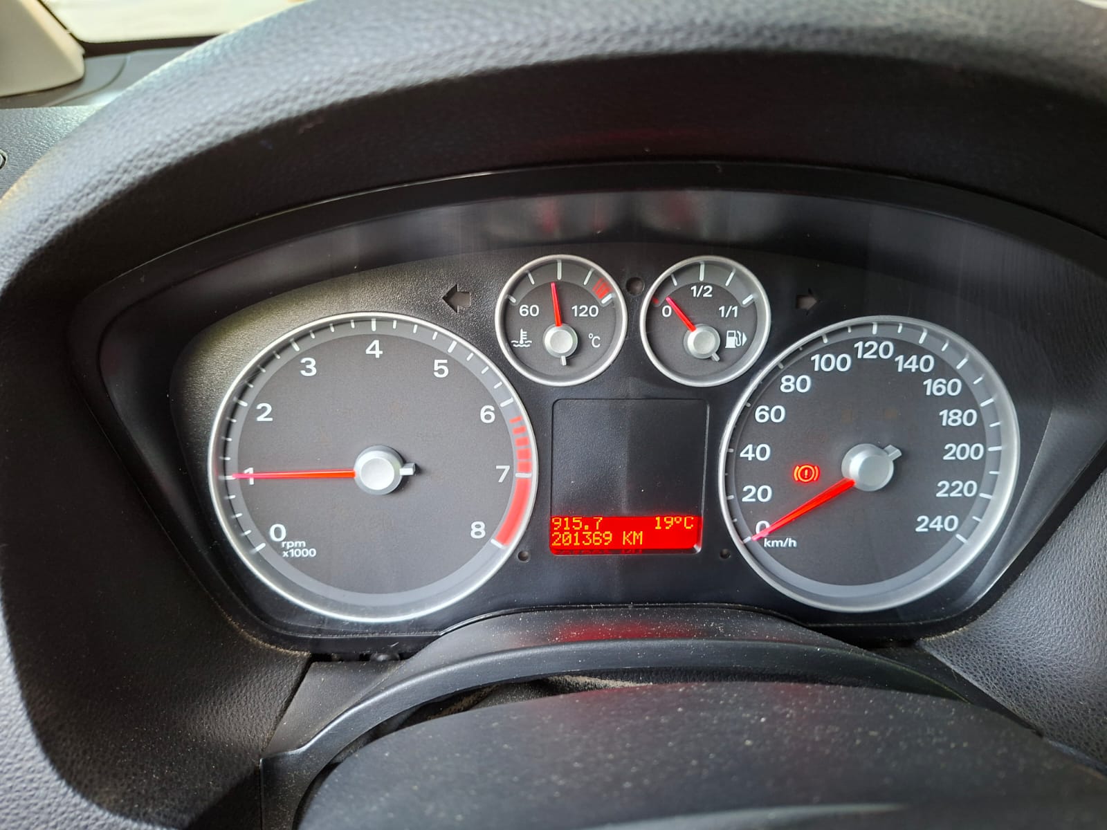 FORD C-Max 1.8 Flexifuel Titanium-image-10