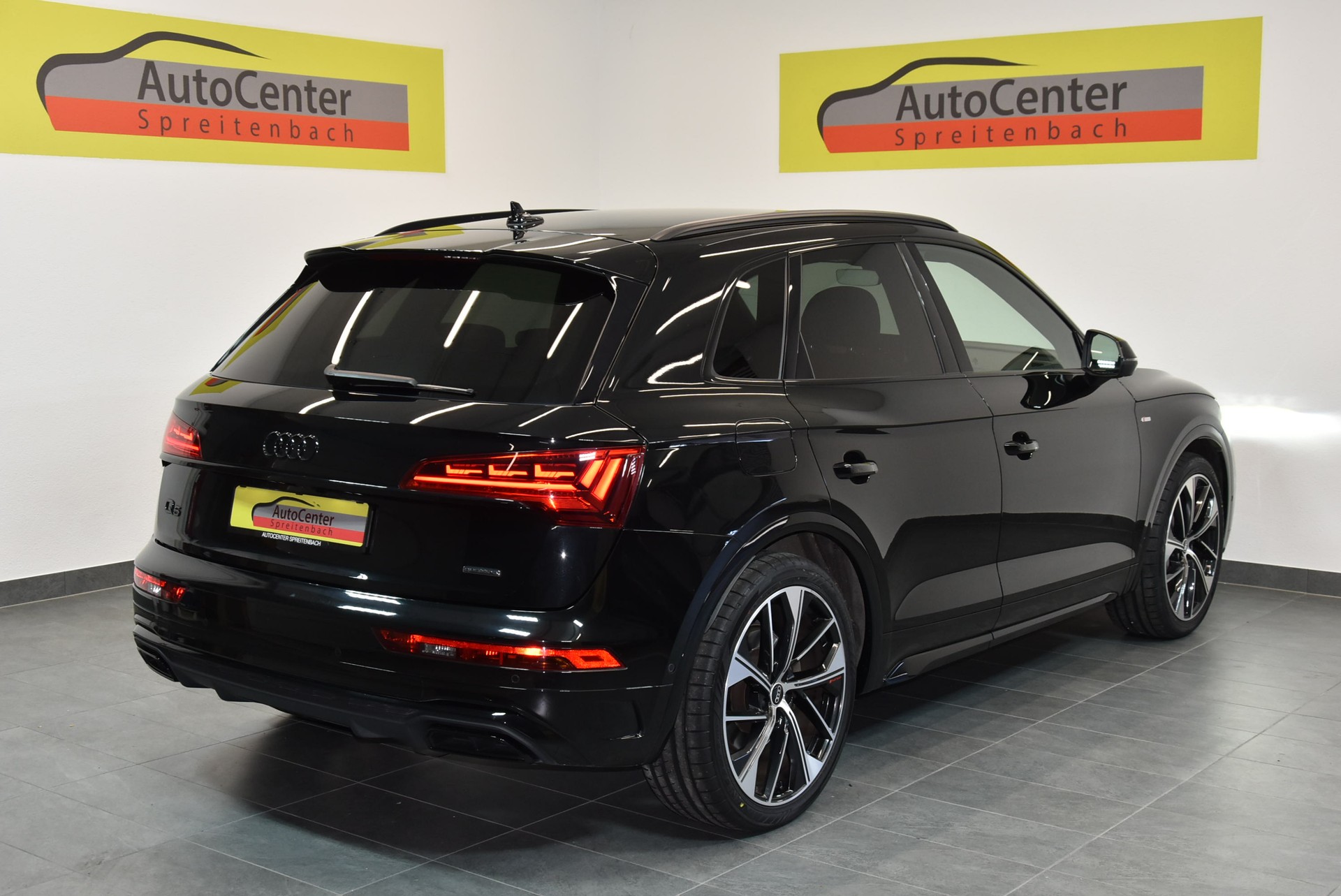 AUDI Q5 55 TFSI e PHEV S line quattro S-tronic-image-13