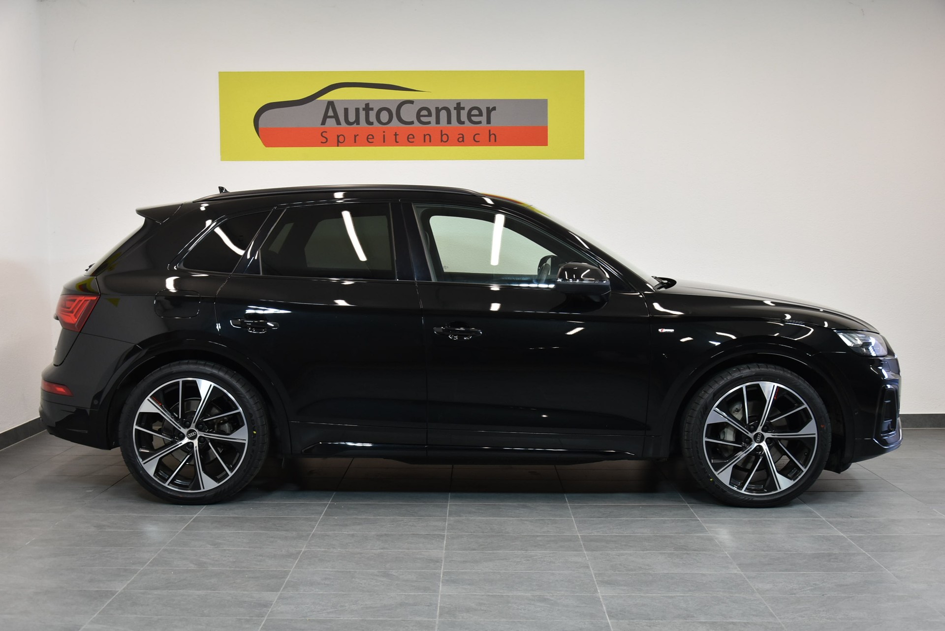 AUDI Q5 55 TFSI e PHEV S line quattro S-tronic-image-12