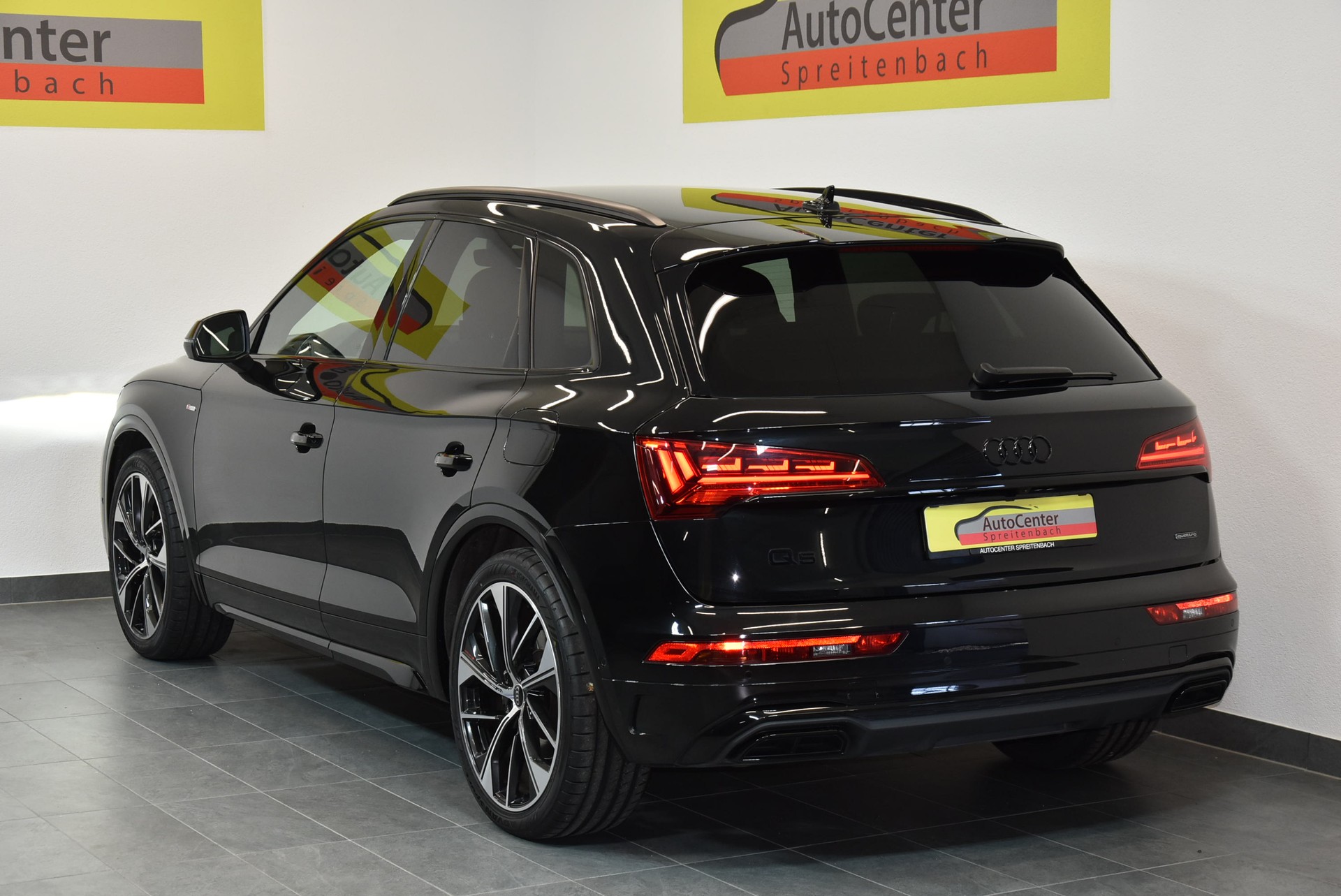 AUDI Q5 55 TFSI e PHEV S line quattro S-tronic-image-11