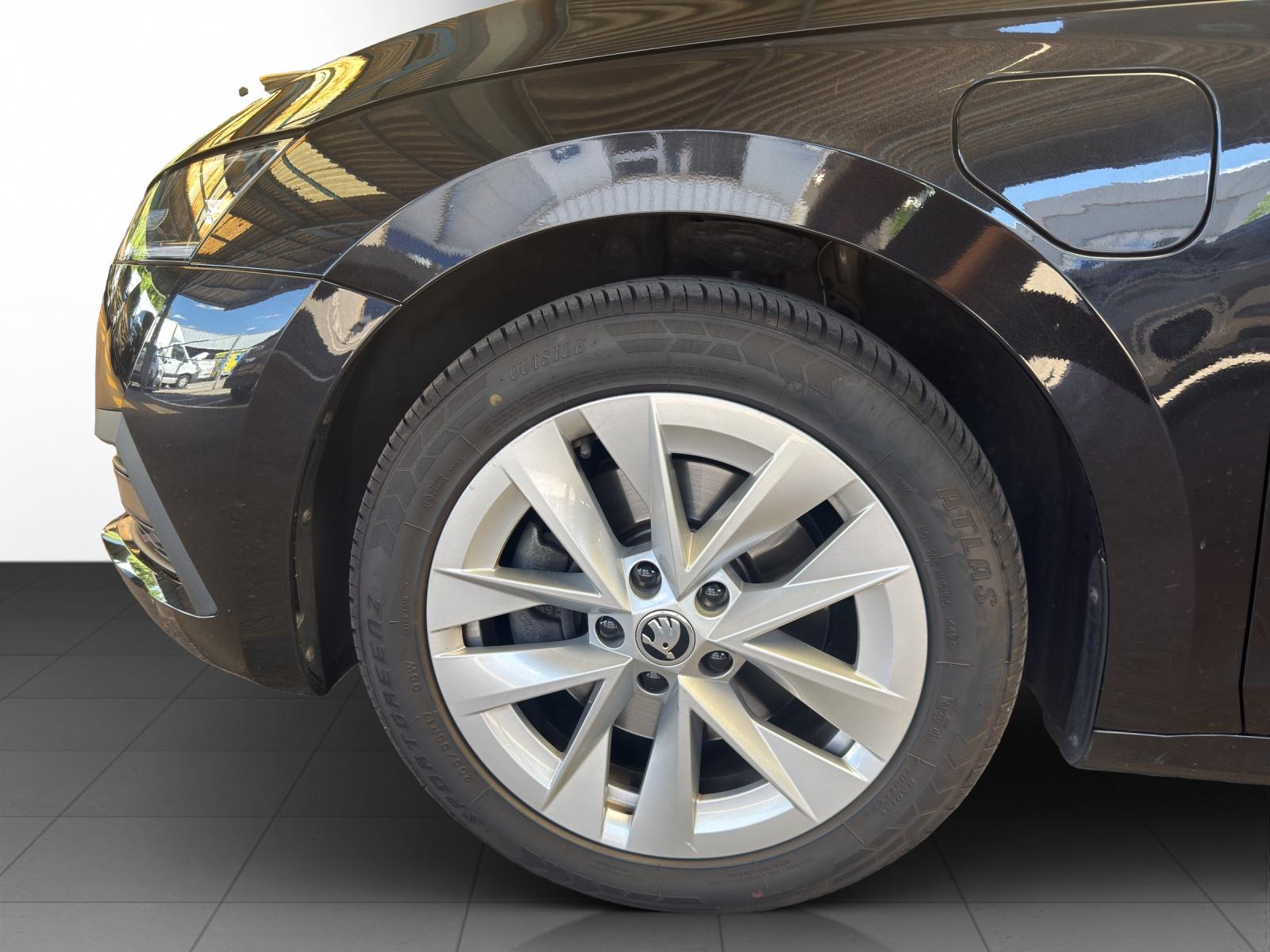 SKODA Octavia Combi 1.4 TSI PHEV DSG Ambition-image-5