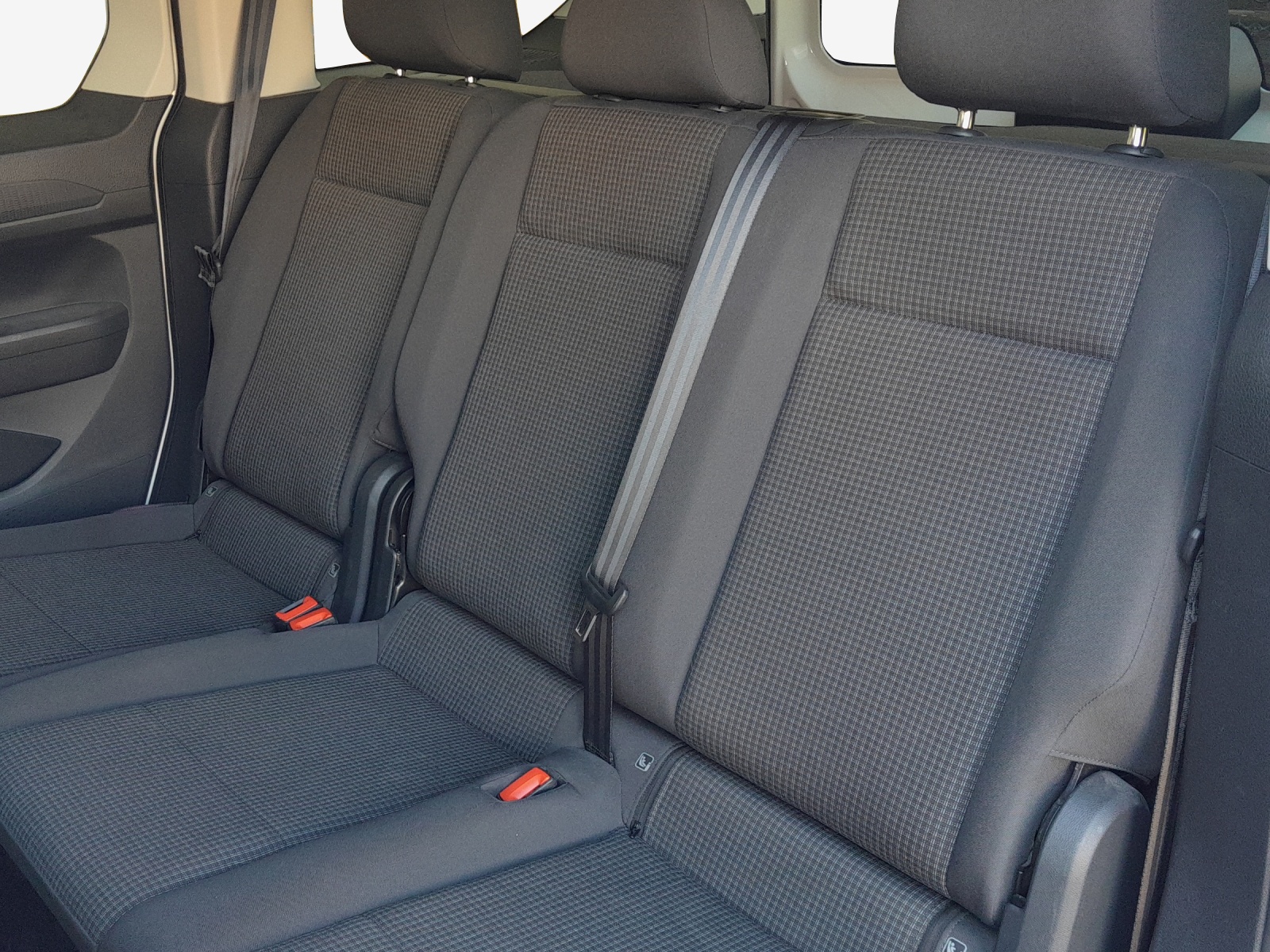 VW Caddy 2.0 TDI-image-11
