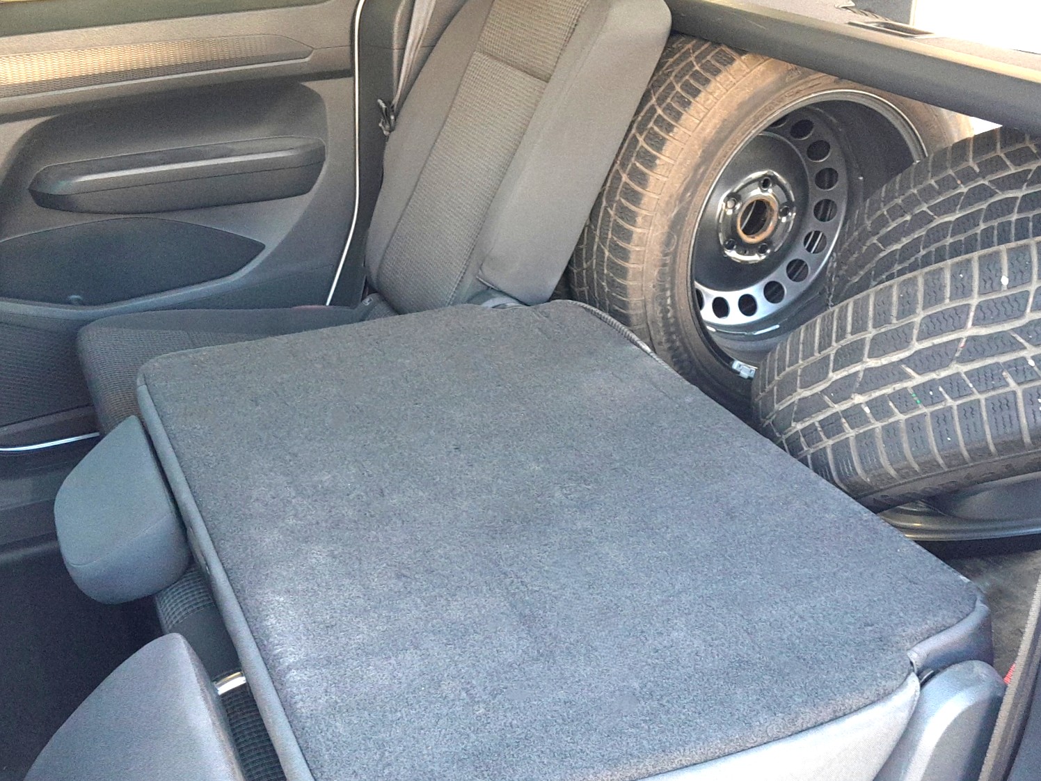 VW Caddy 2.0 TDI-image-13