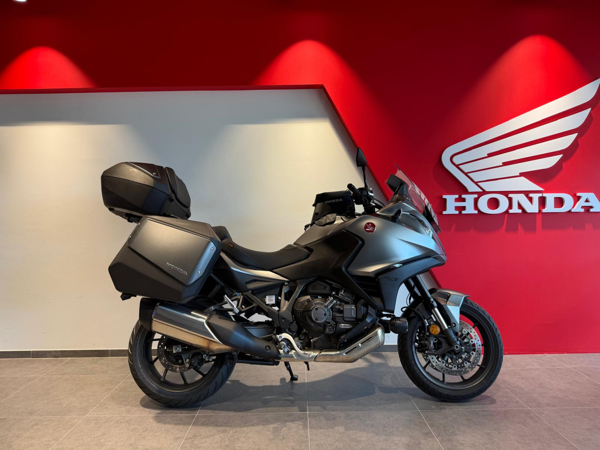 HONDA NT 1100 DCT-showroom-element-1