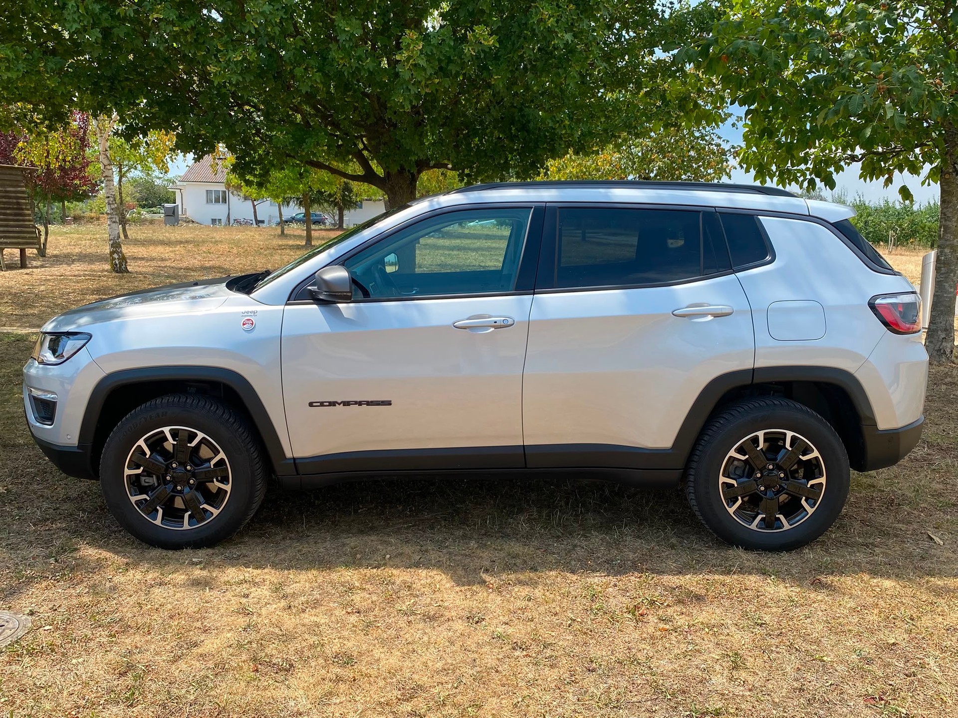 JEEP Compass 1.3 T PHEV Trailhawk AWD - Véhicule Suisse de 1ère Main - Nouvelle Expertise - NEU MFK : 31.07.2026 - Garantie 12 mois-showroom-element-2