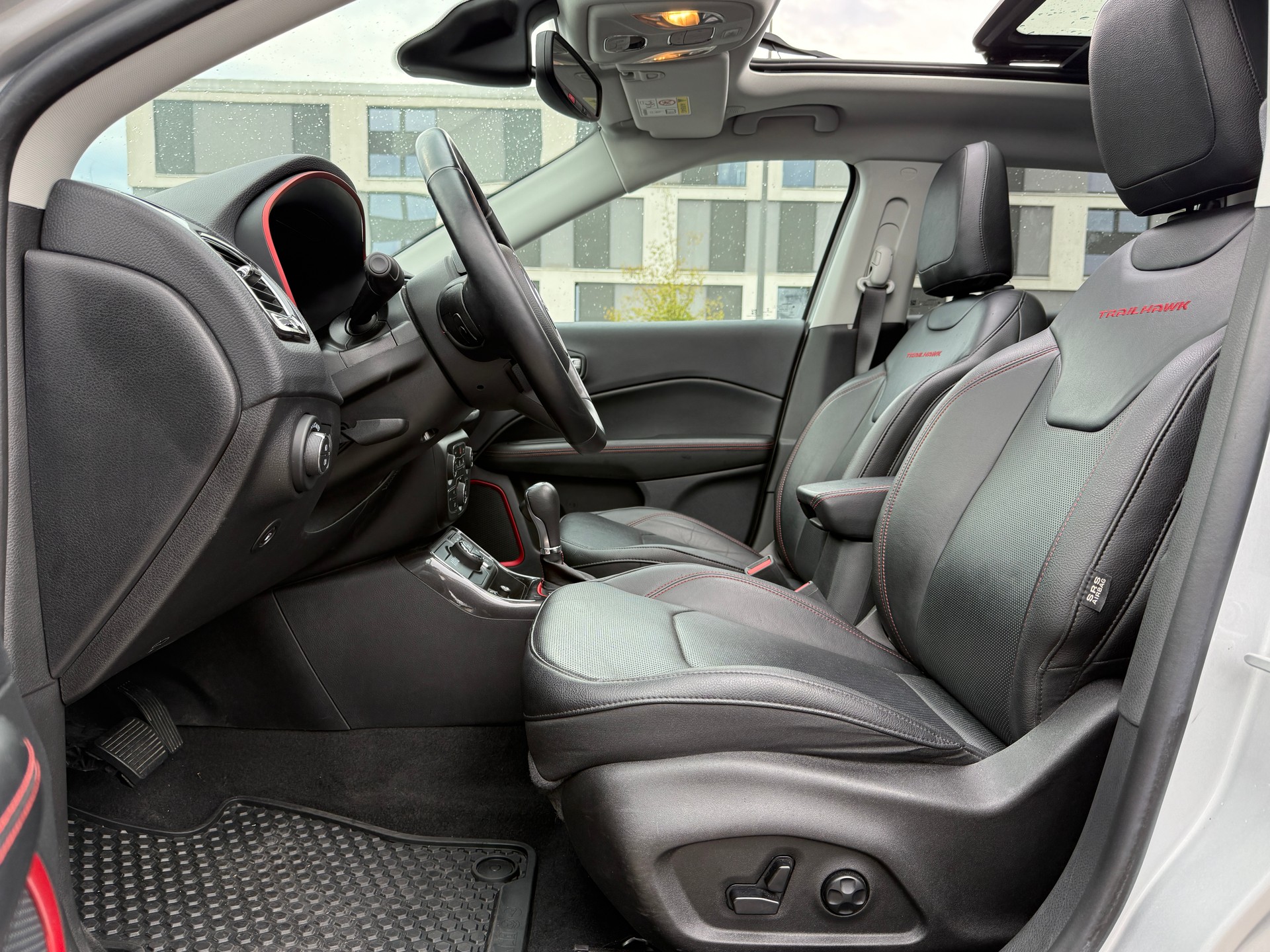 JEEP Compass 1.3 T PHEV Trailhawk AWD - Véhicule Suisse de 1ère Main - Nouvelle Expertise - NEU MFK : 31.07.2026 - Garantie dès 350.--image-13