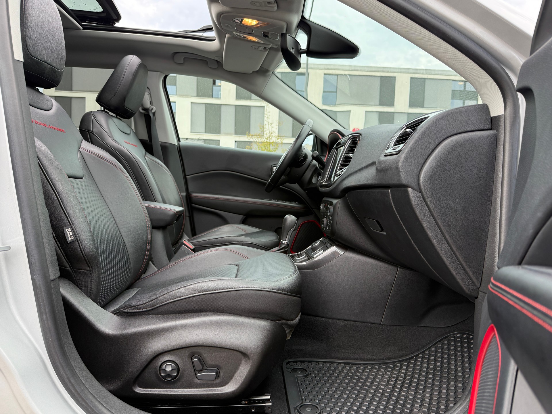 JEEP Compass 1.3 T PHEV Trailhawk AWD - Véhicule Suisse de 1ère Main - Nouvelle Expertise - NEU MFK : 31.07.2026 - Garantie dès 350.--image-15