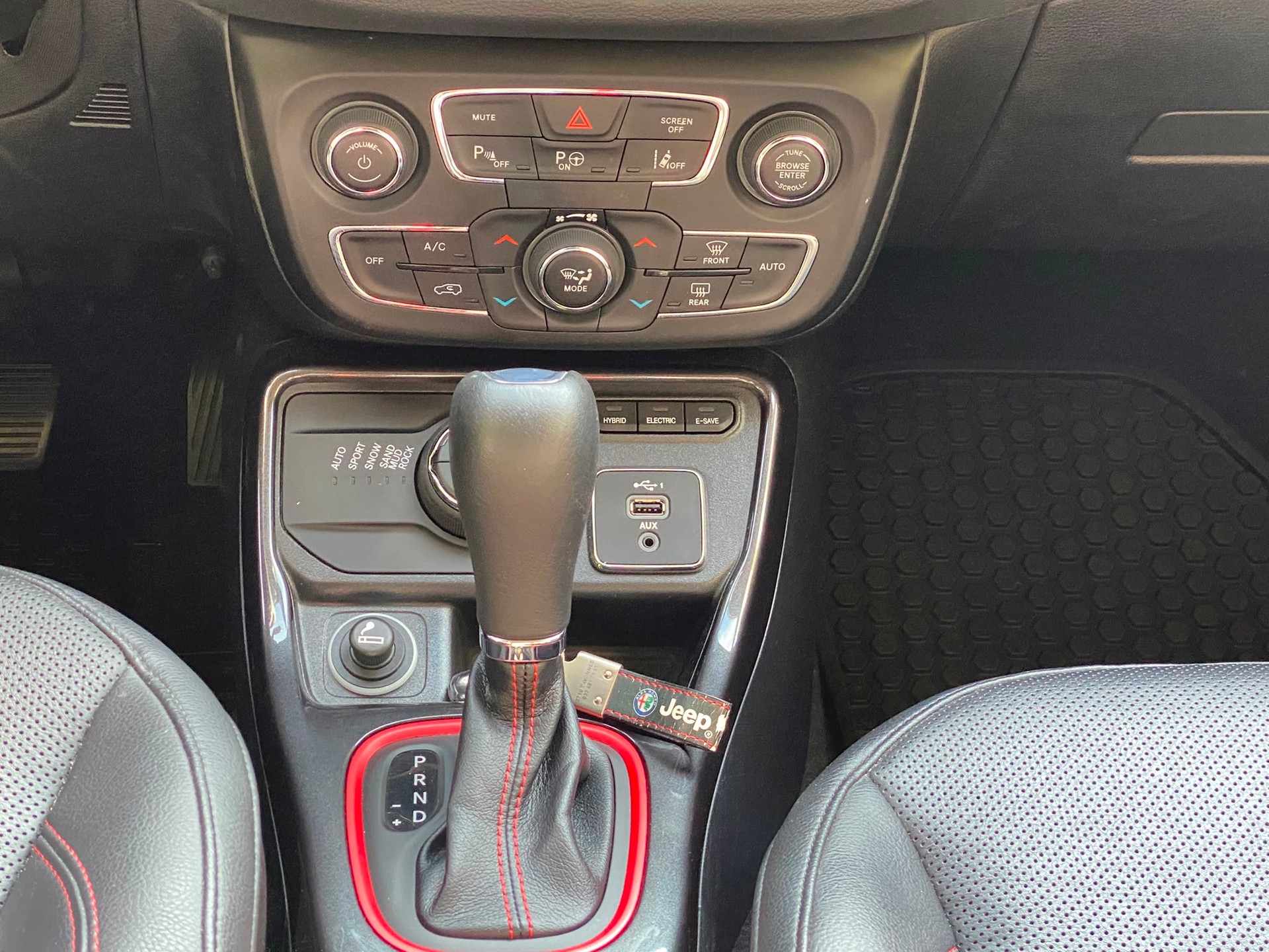 JEEP Compass 1.3 T PHEV Trailhawk AWD - Véhicule Suisse de 1ère Main - Nouvelle Expertise - NEU MFK : 31.07.2026 - Garantie 12 mois-image-21