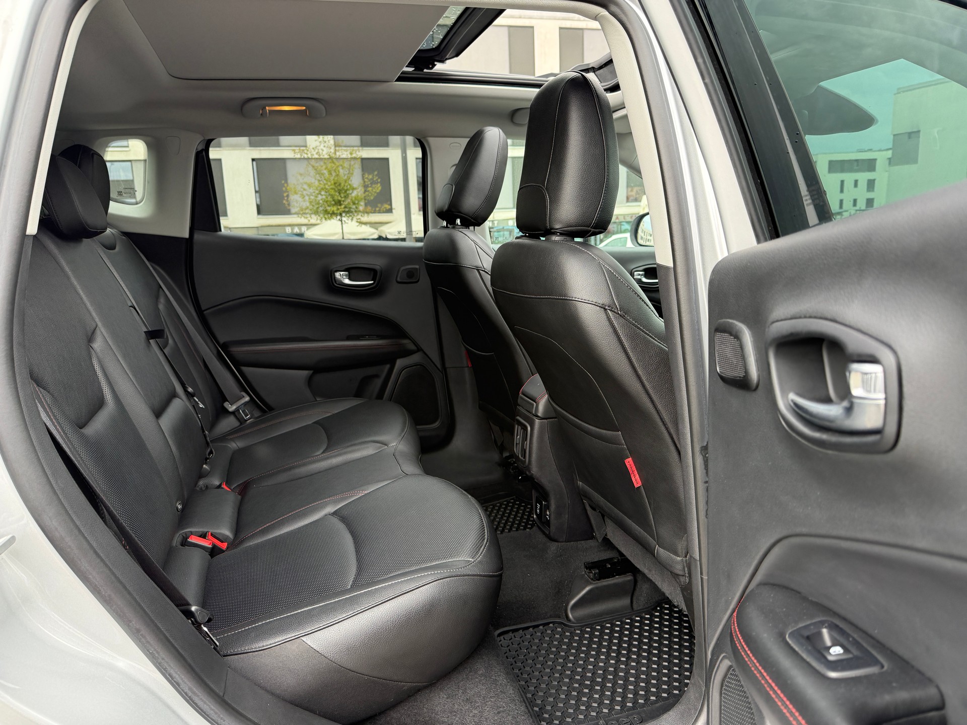 JEEP Compass 1.3 T PHEV Trailhawk AWD - Véhicule Suisse de 1ère Main - Nouvelle Expertise - NEU MFK : 31.07.2026 - Garantie dès 350.--image-25