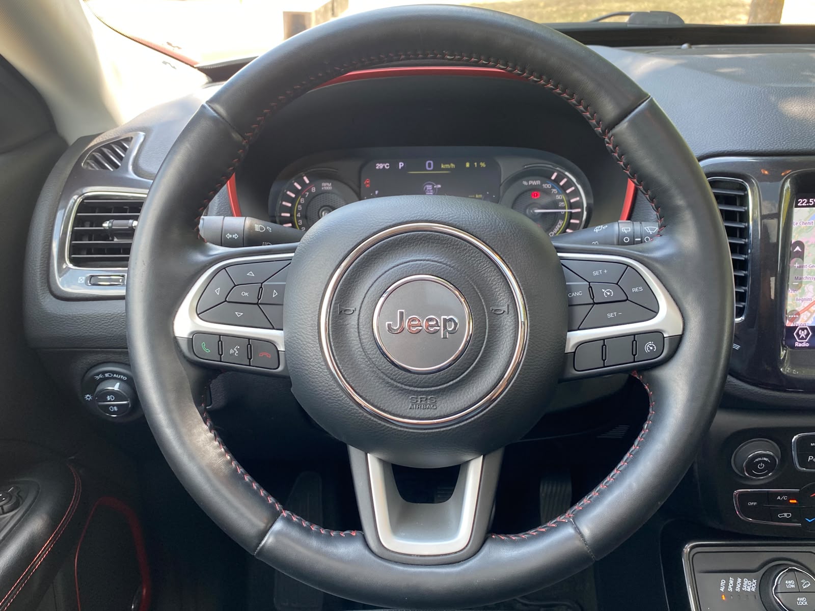 JEEP Compass 1.3 T PHEV Trailhawk AWD - Véhicule Suisse de 1ère Main - Nouvelle Expertise - NEU MFK : 31.07.2026 - Garantie 12 mois-image-12