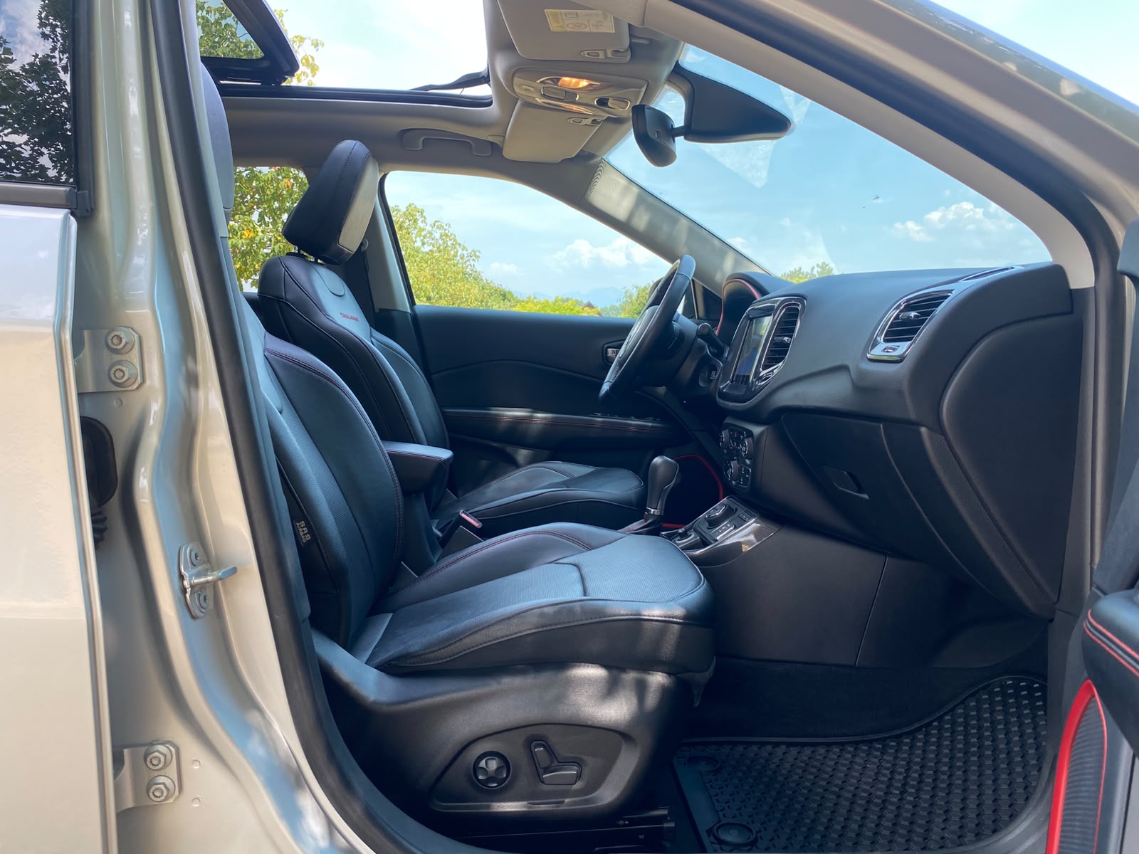 JEEP Compass 1.3 T PHEV Trailhawk AWD - Véhicule Suisse de 1ère Main - Nouvelle Expertise - NEU MFK : 31.07.2026 - Garantie 12 mois-image-22
