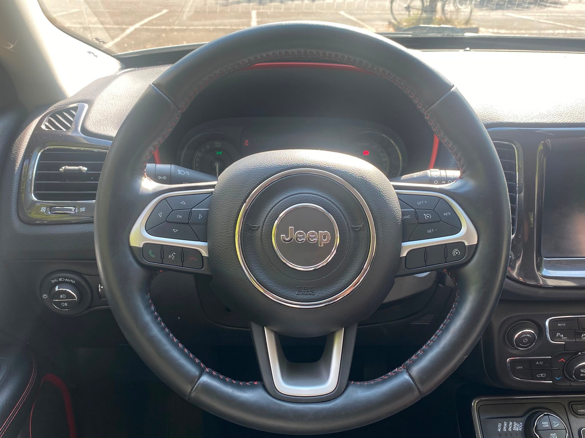 JEEP Compass 1.3 T PHEV Trailhawk AWD - Véhicule Suisse de 1ère Main - Nouvelle Expertise - NEU MFK : 31.07.2026 - Garantie 12 mois-image-16
