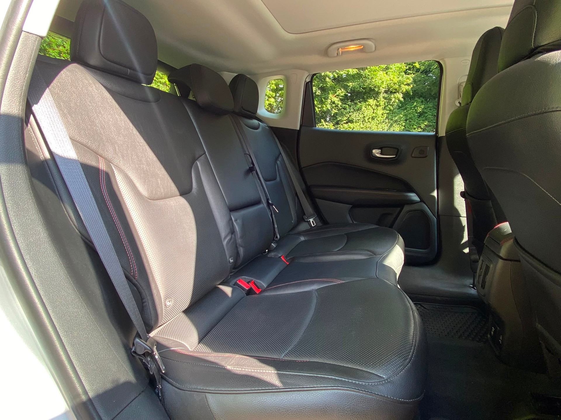 JEEP Compass 1.3 T PHEV Trailhawk AWD - Véhicule Suisse de 1ère Main - Nouvelle Expertise - NEU MFK : 31.07.2026 - Garantie 12 mois-image-12