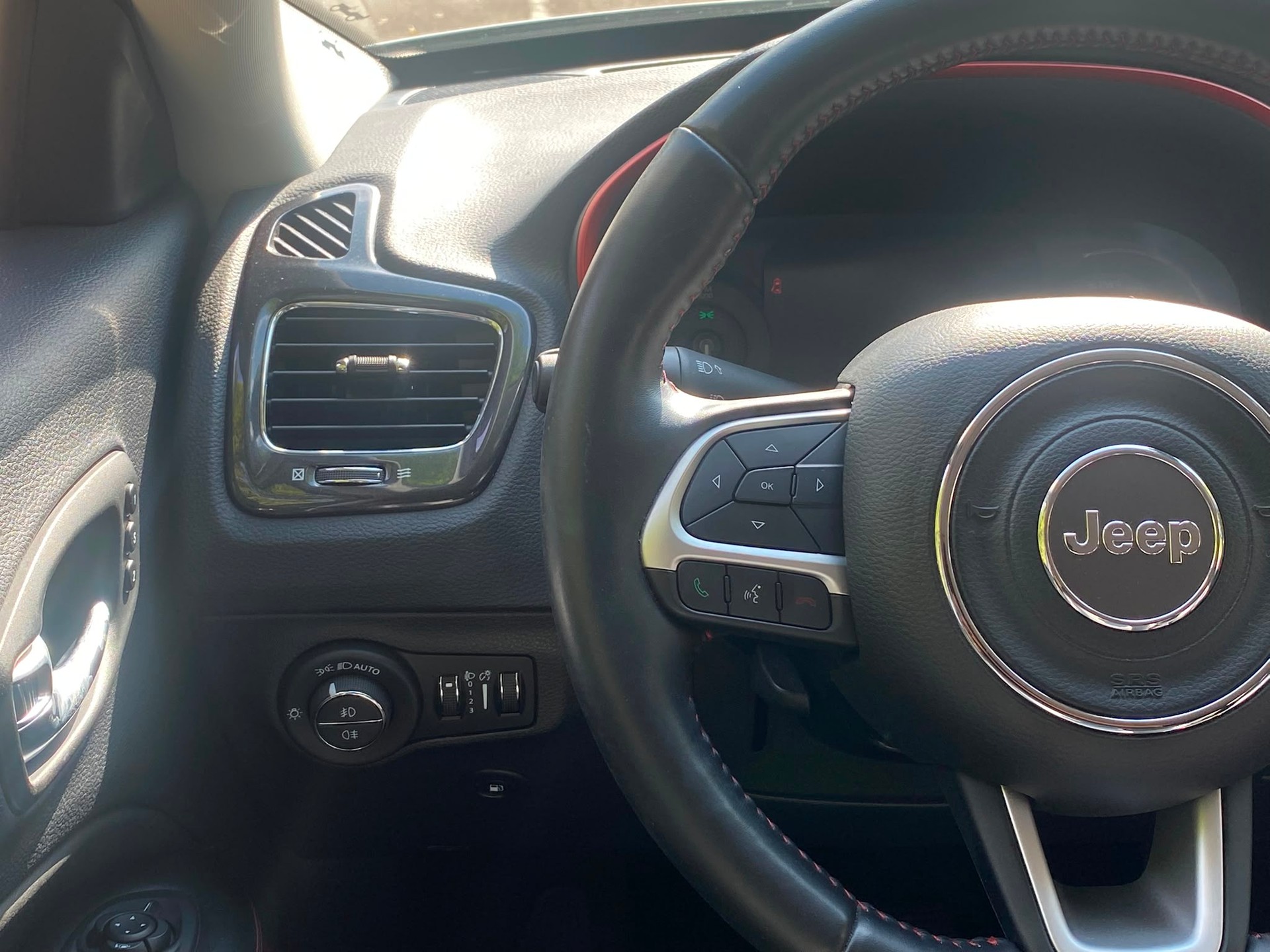 JEEP Compass 1.3 T PHEV Trailhawk AWD - Véhicule Suisse de 1ère Main - Nouvelle Expertise - NEU MFK : 31.07.2026 - Garantie 12 mois-image-17