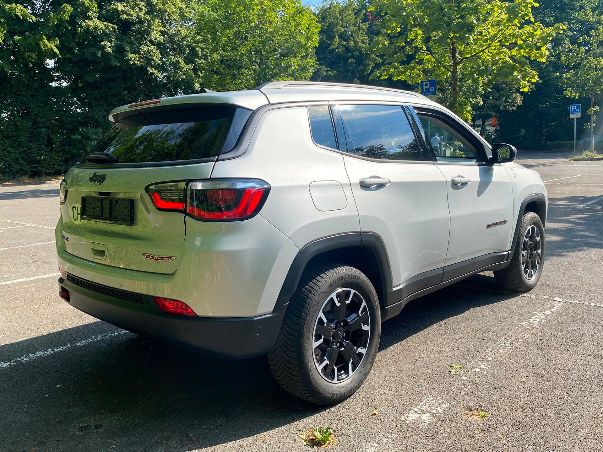 JEEP Compass 1.3 T PHEV Trailhawk AWD - Véhicule Suisse de 1ère Main - Nouvelle Expertise - NEU MFK : 31.07.2026 - Garantie 12 mois-image-5